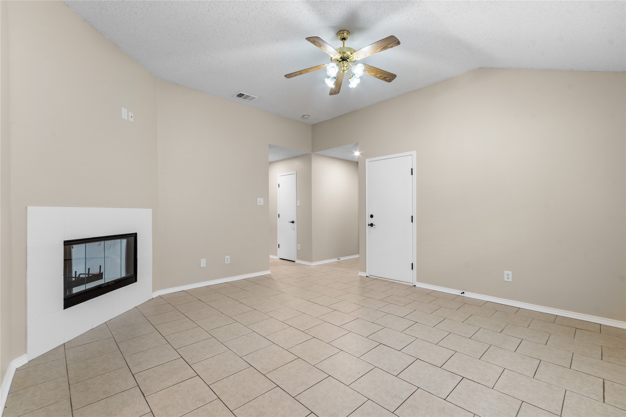 1035 N Ravinia Drive