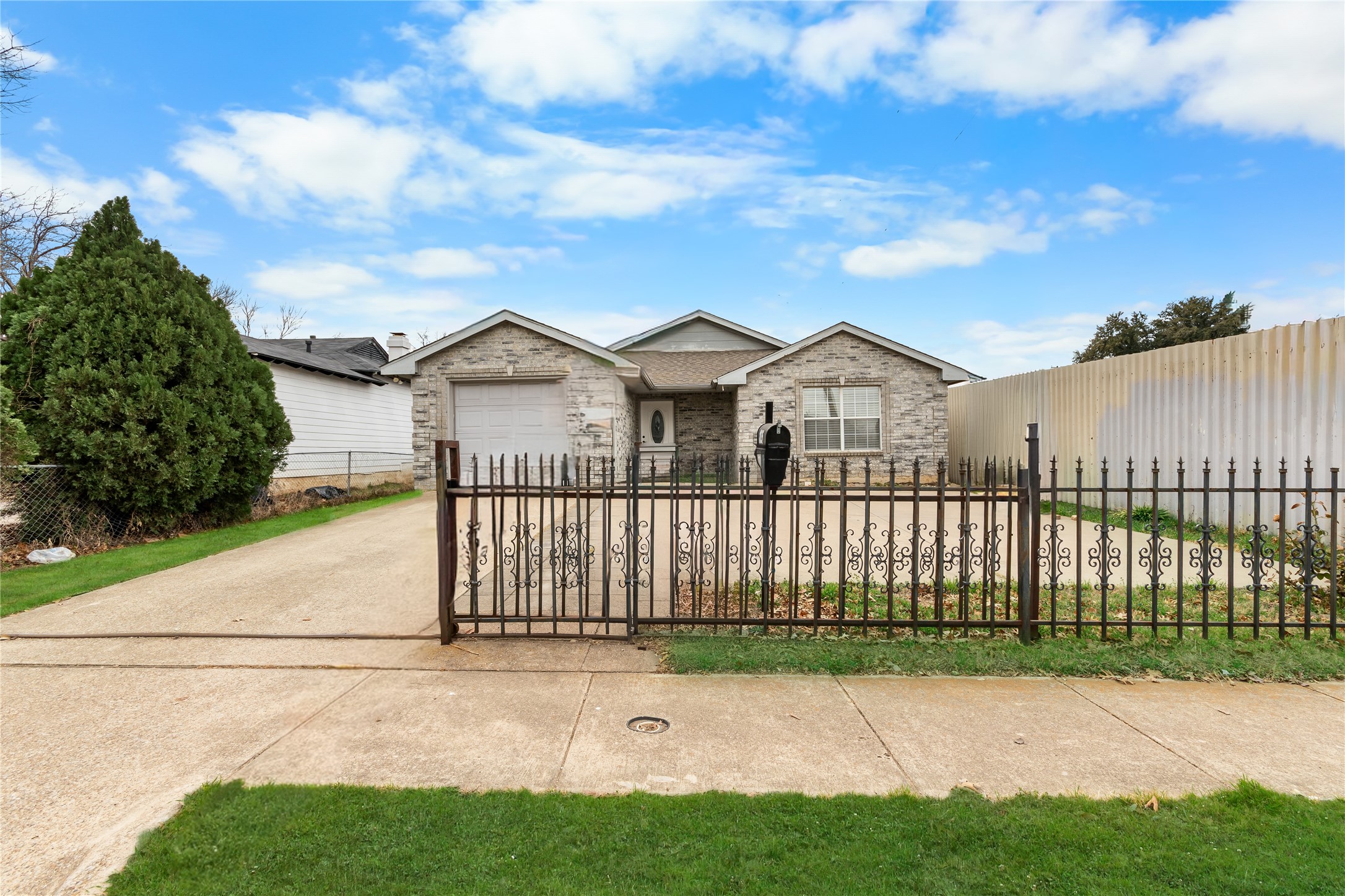 1035 N Ravinia Drive
