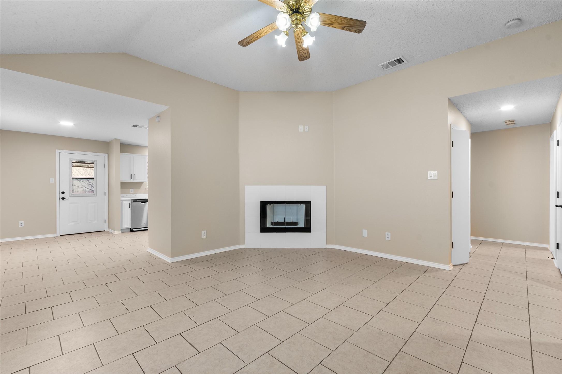 1035 N Ravinia Drive