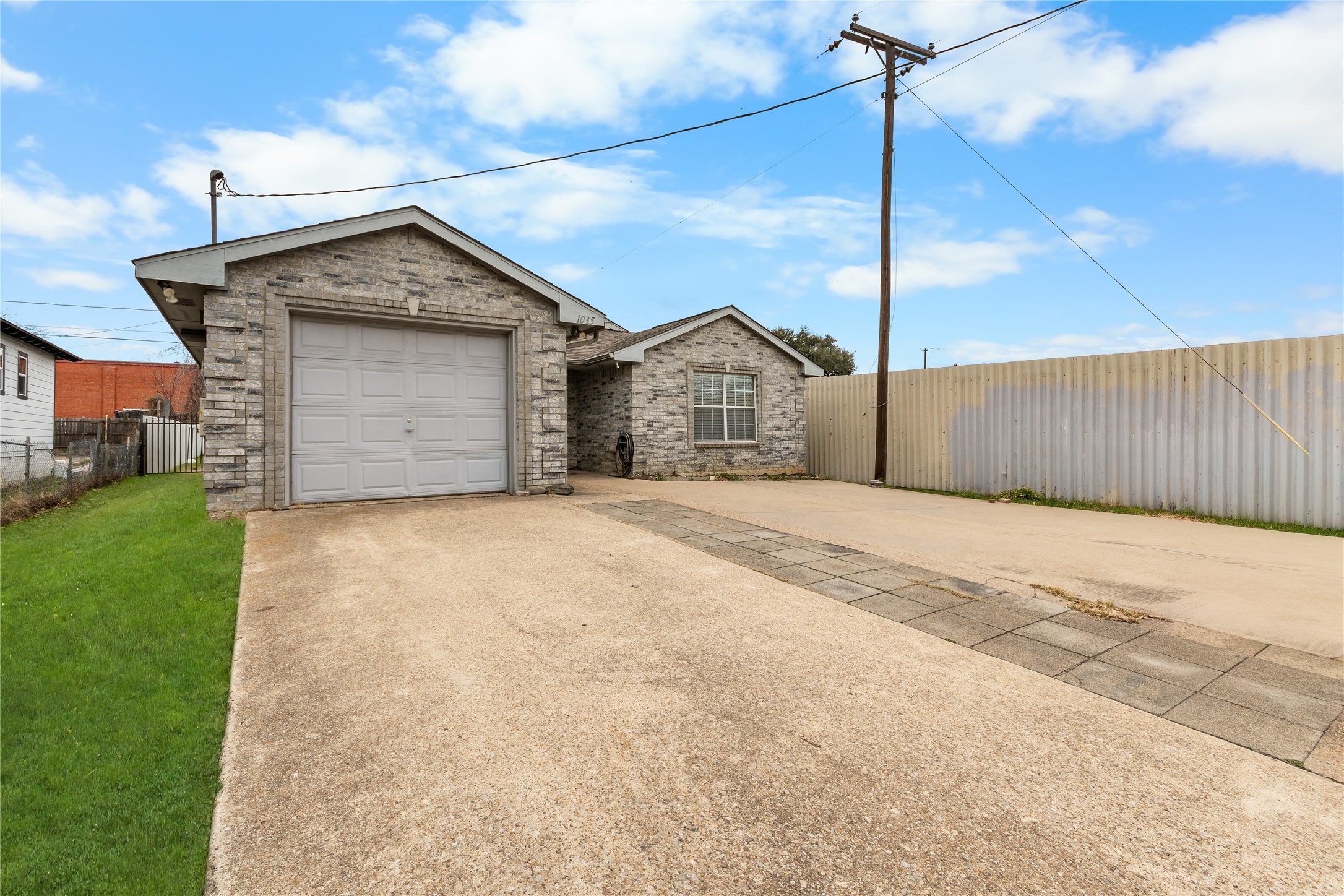 1035 N Ravinia Drive