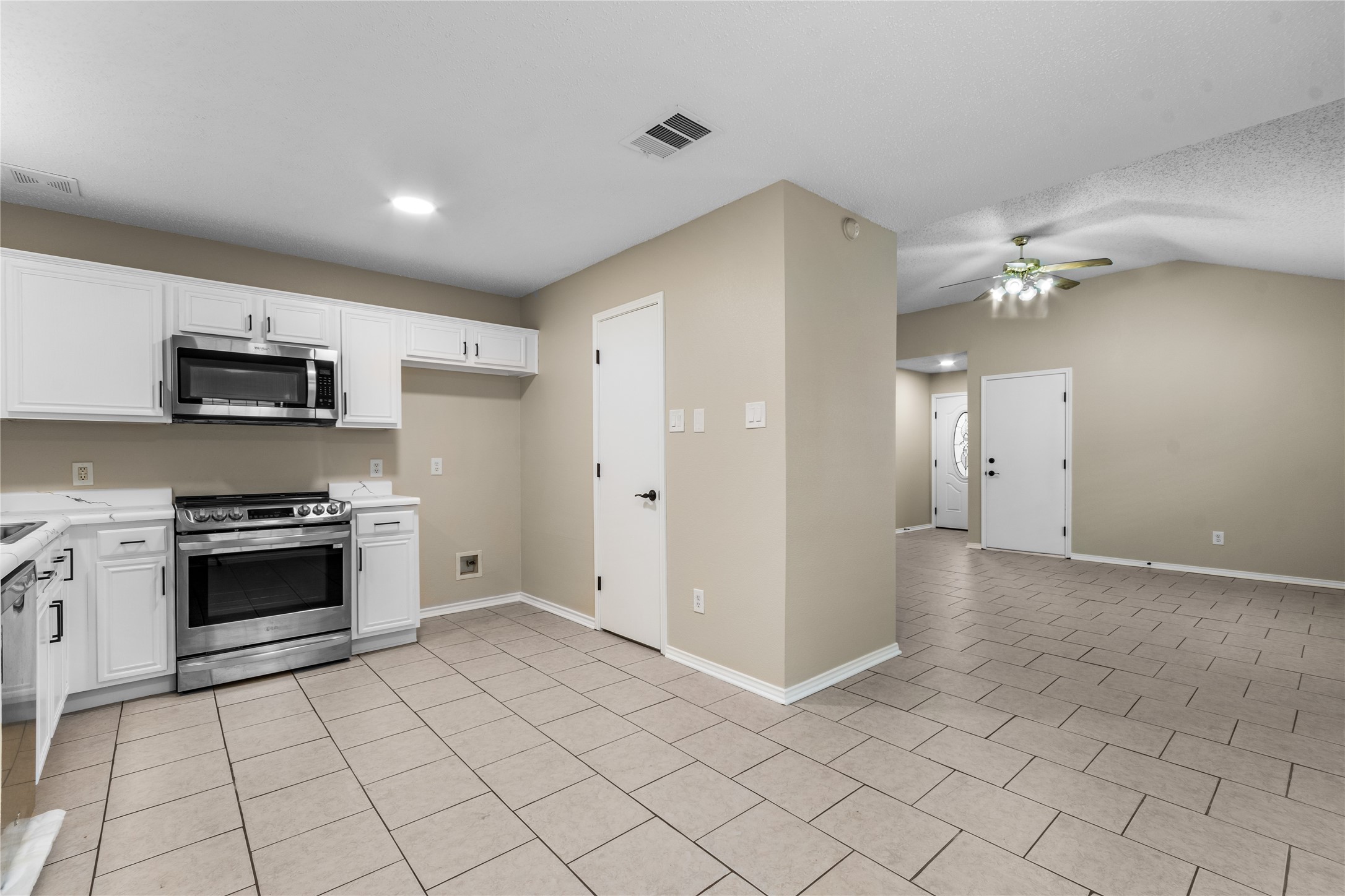 1035 N Ravinia Drive