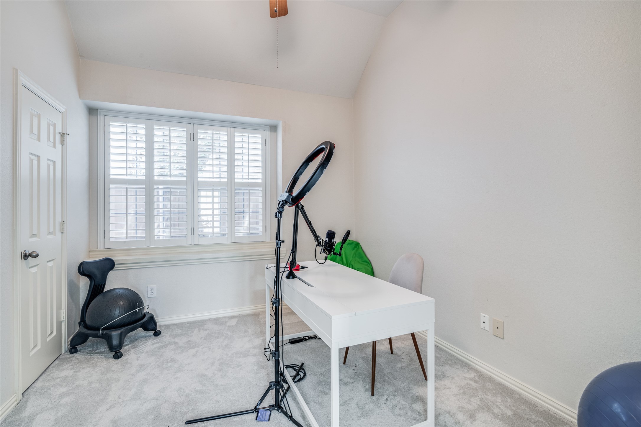 3764 Lakeway Court