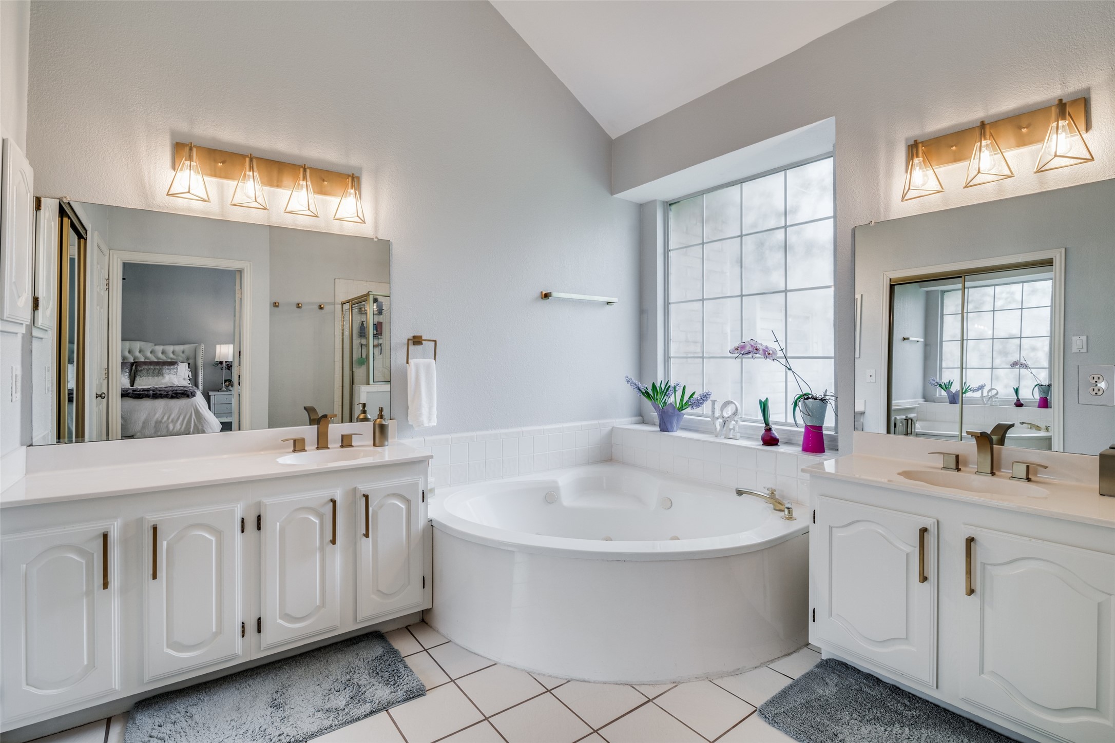 3764 Lakeway Court