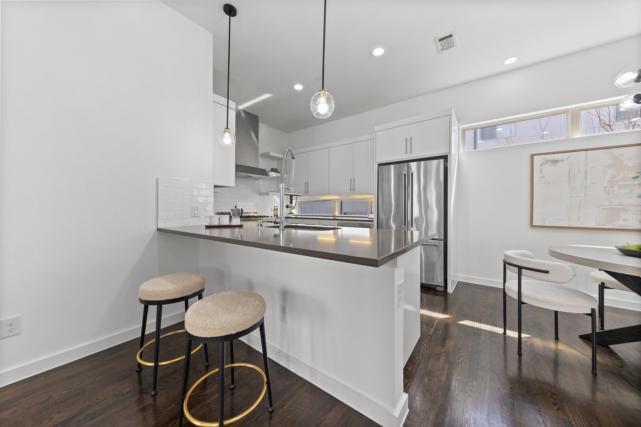 1915 Summit Avenue 2