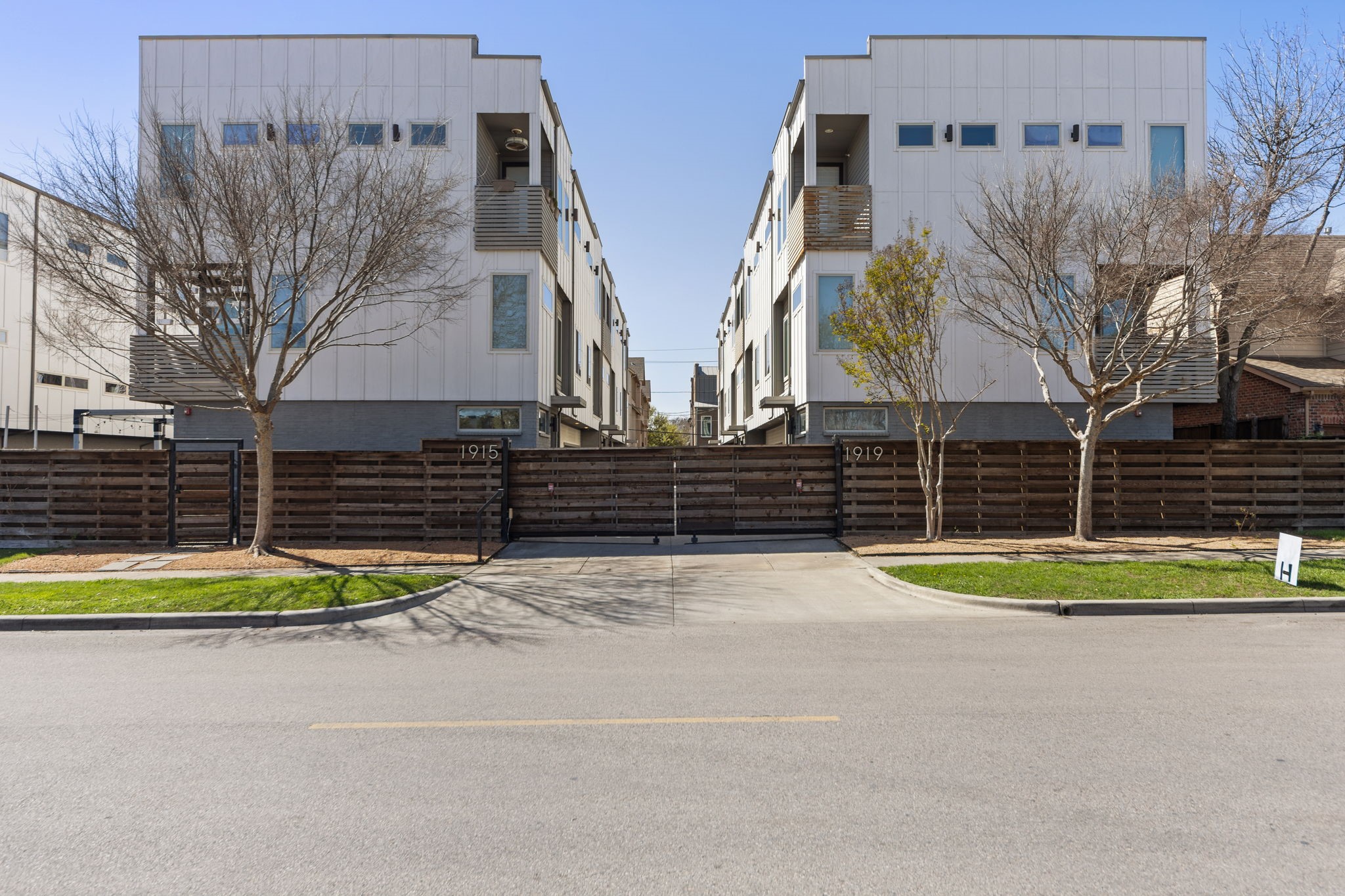 1915 Summit Avenue 2