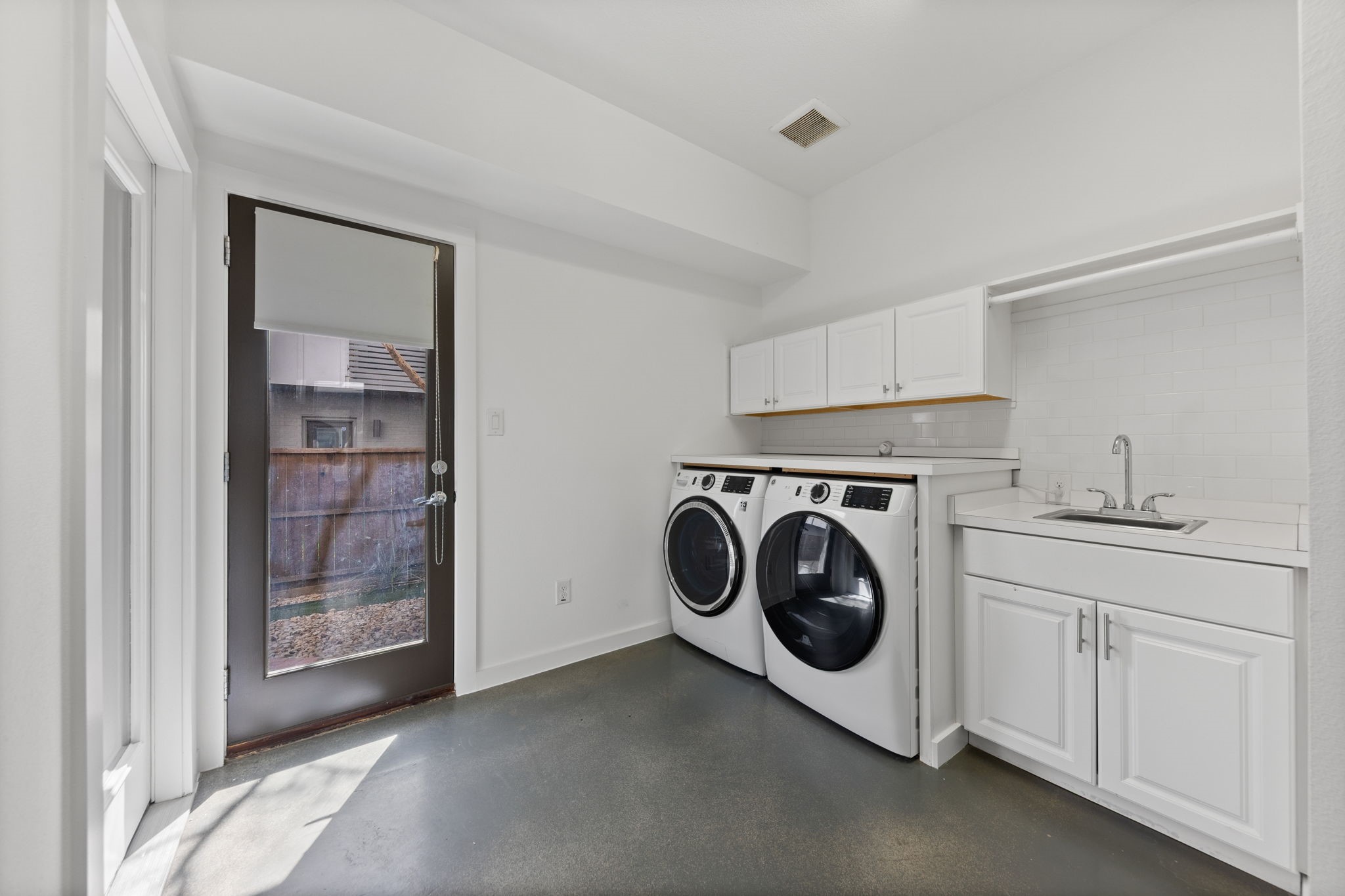 1915 Summit Avenue 2