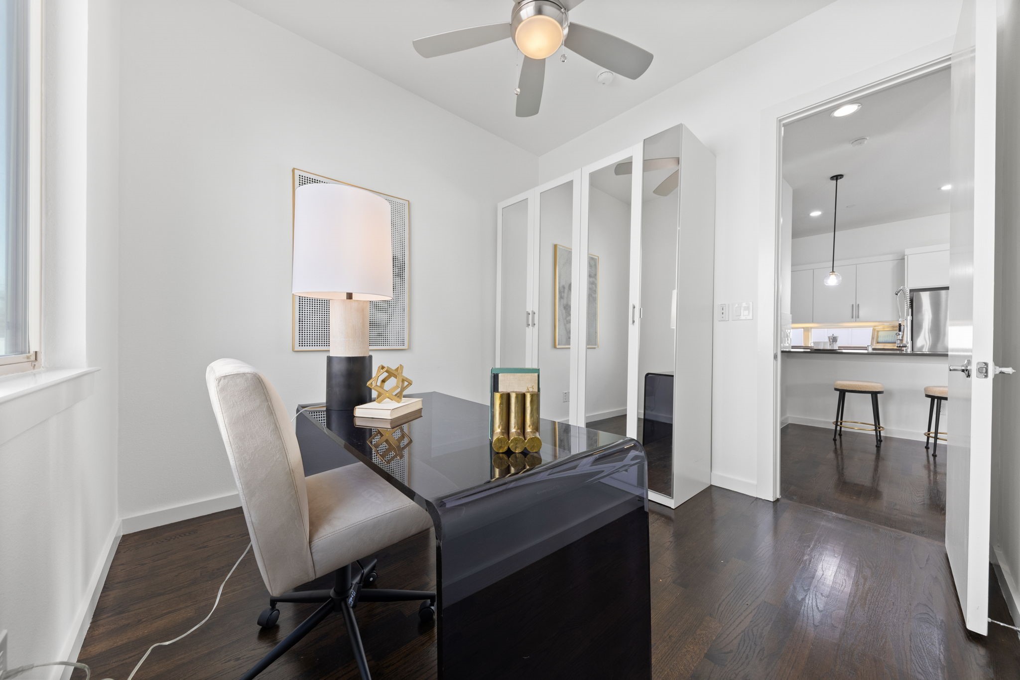 1915 Summit Avenue 2
