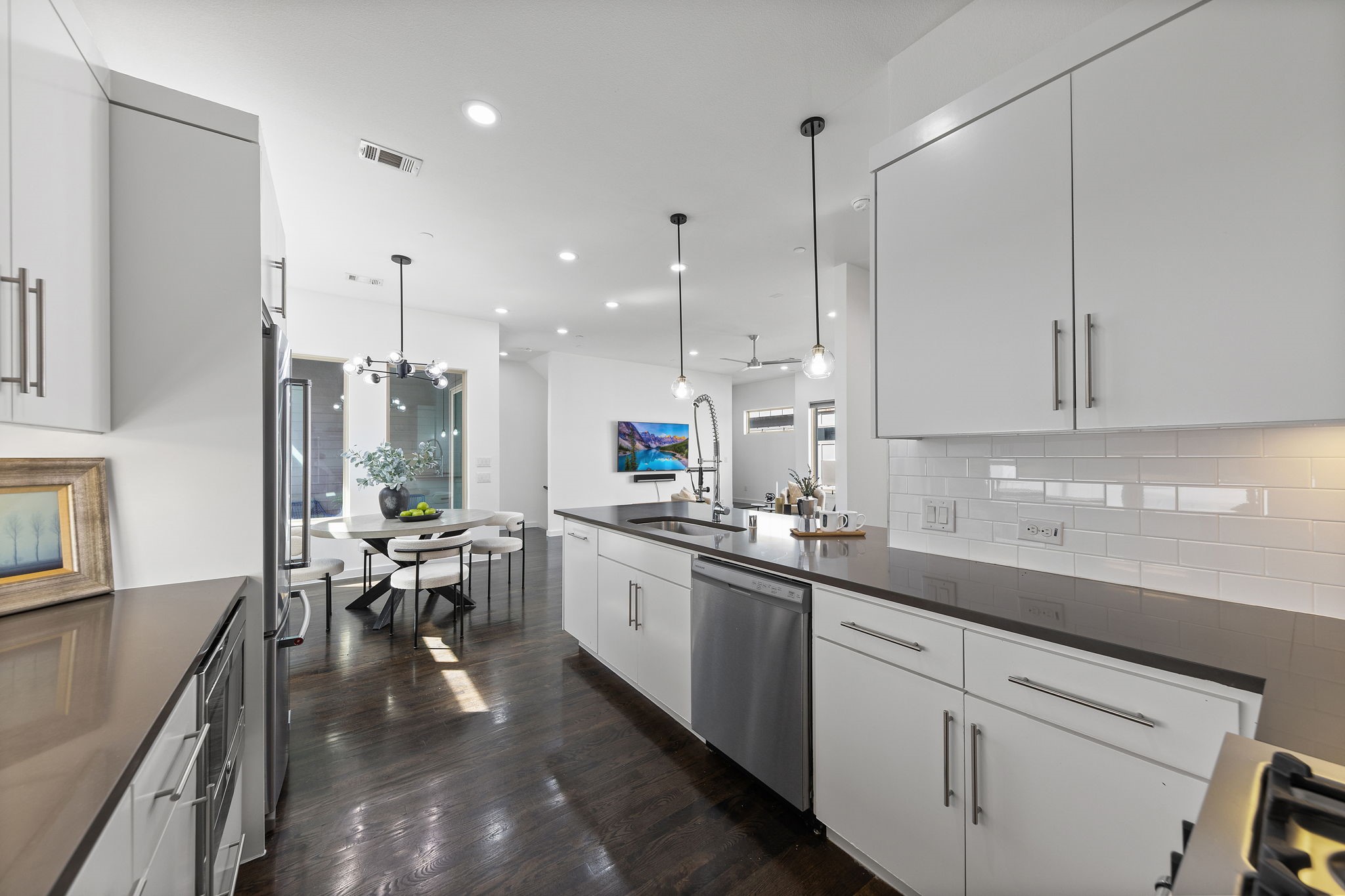 1915 Summit Avenue 2