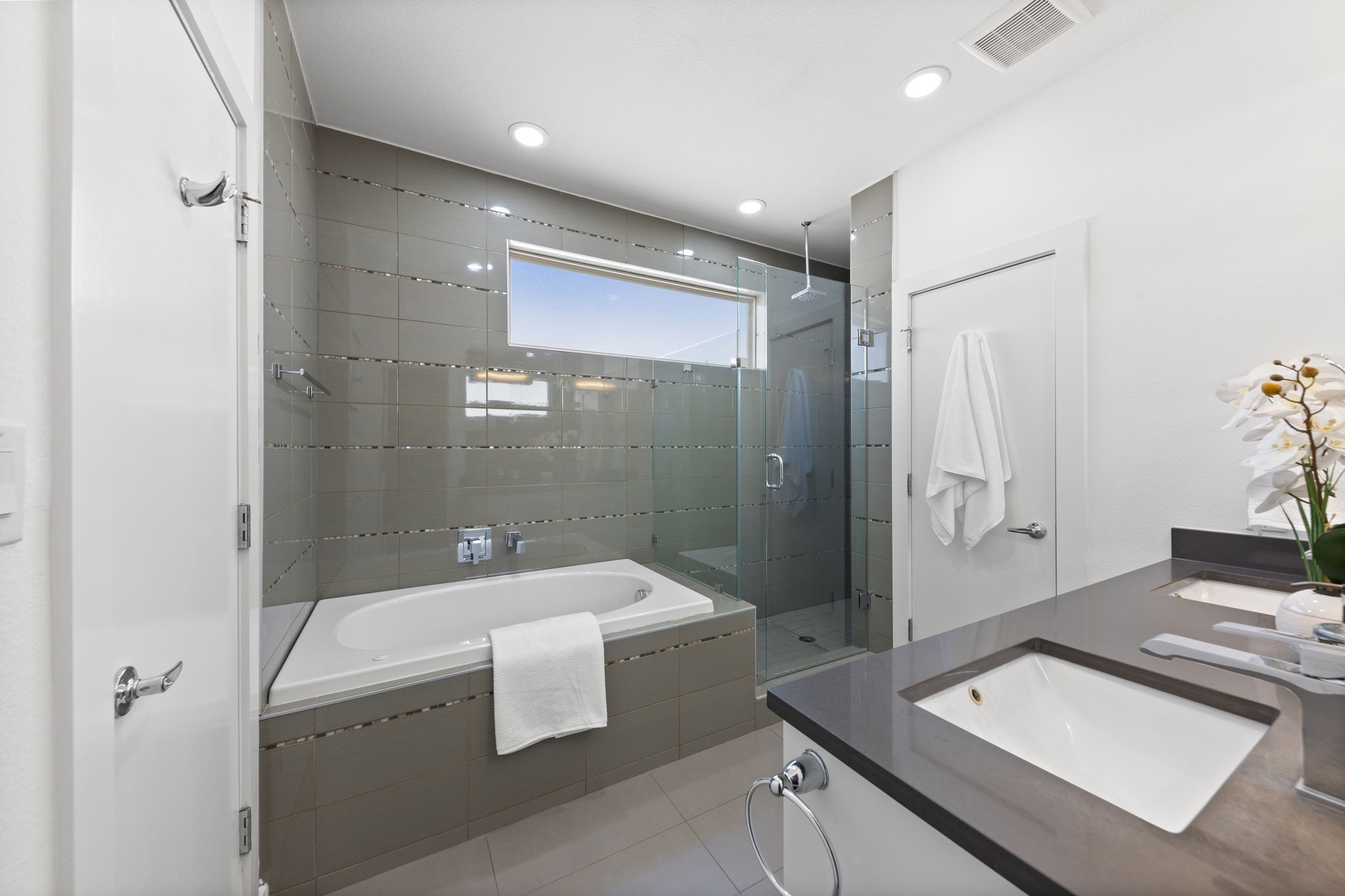 1915 Summit Avenue 2