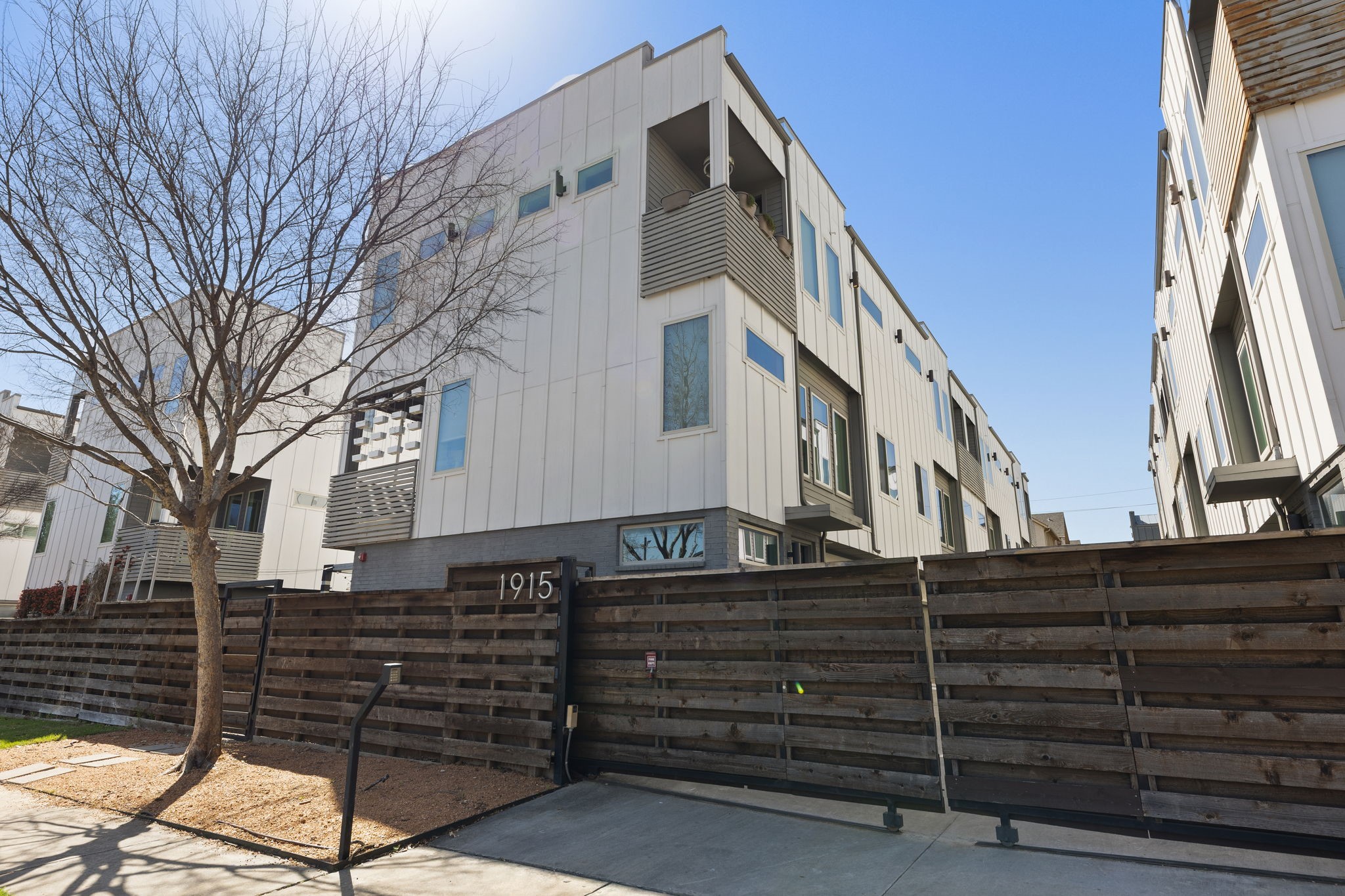 1915 Summit Avenue 2