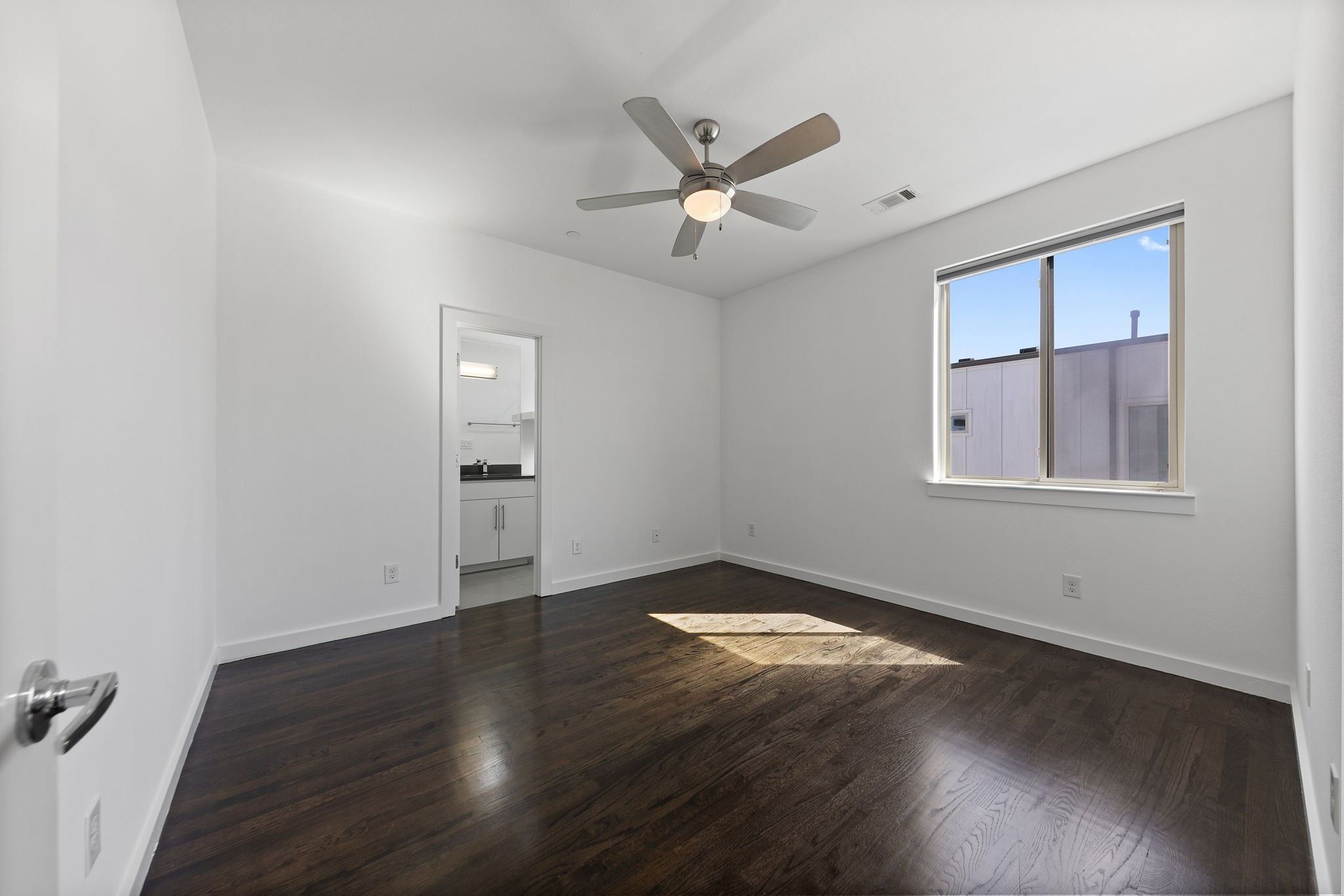 1915 Summit Avenue 2