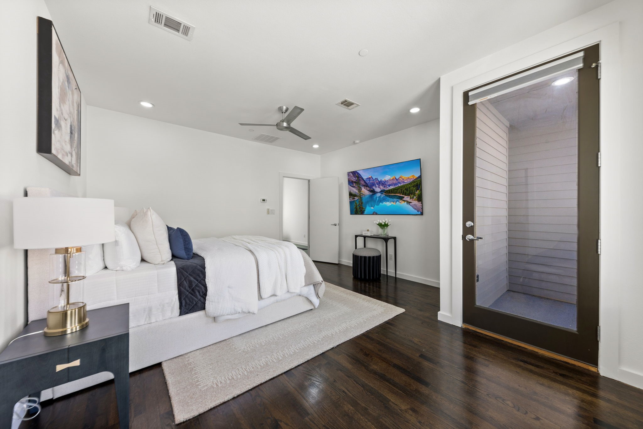 1915 Summit Avenue 2