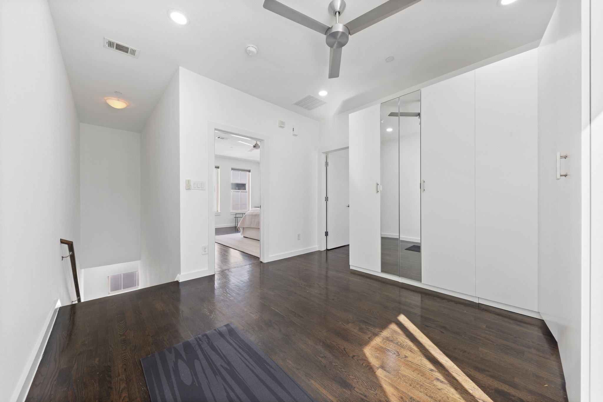 1915 Summit Avenue 2