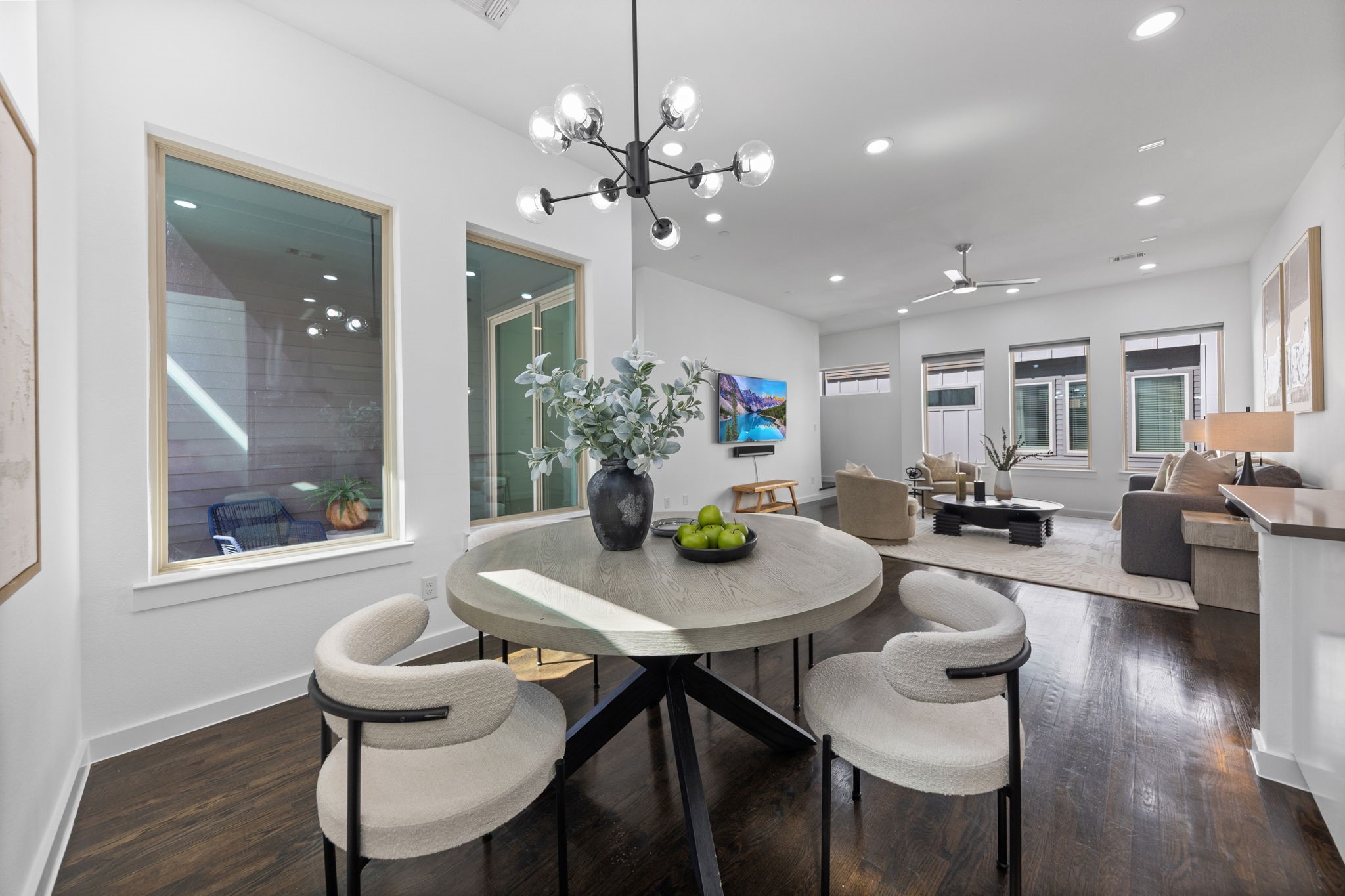 1915 Summit Avenue 2