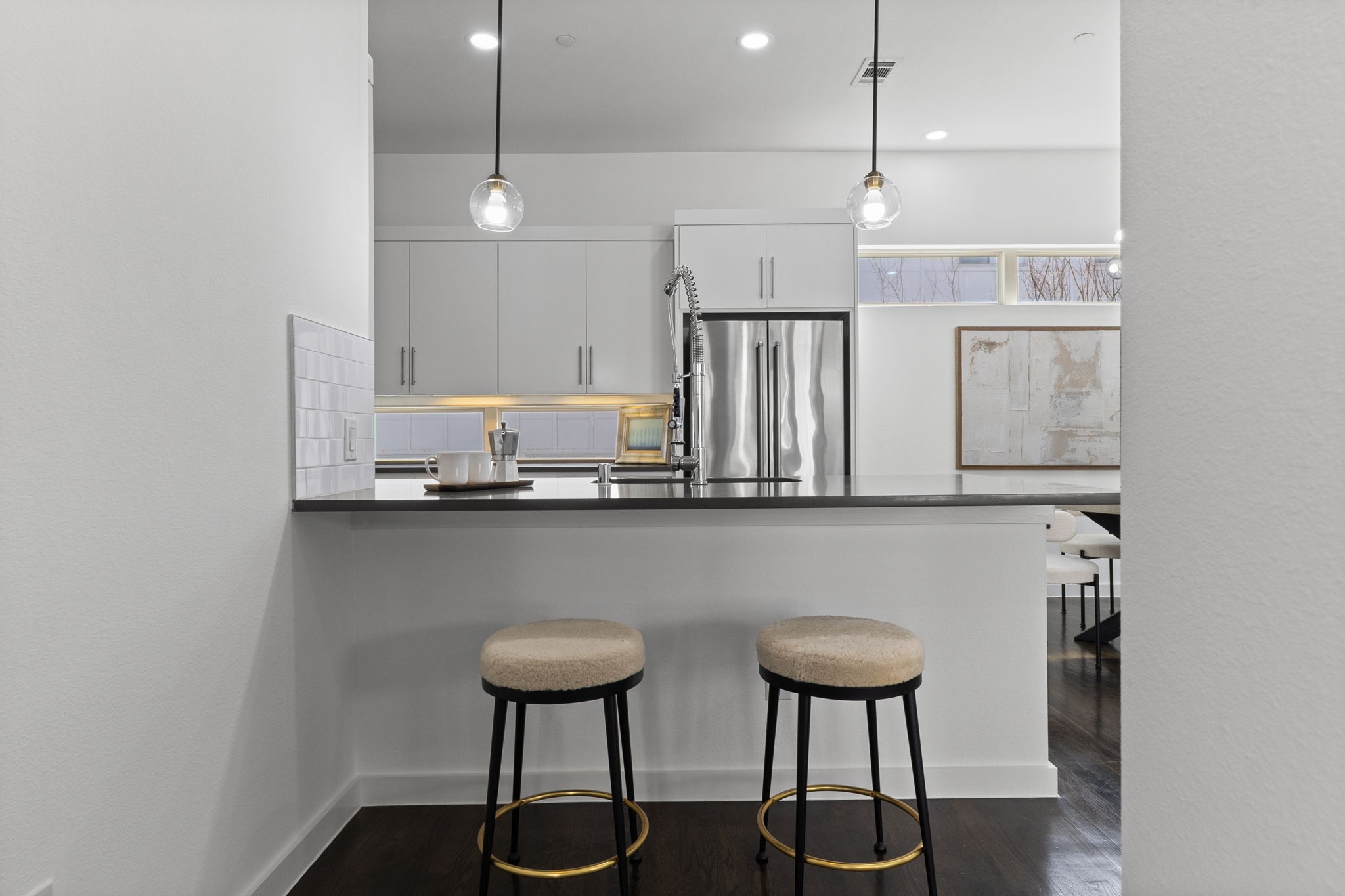 1915 Summit Avenue 2