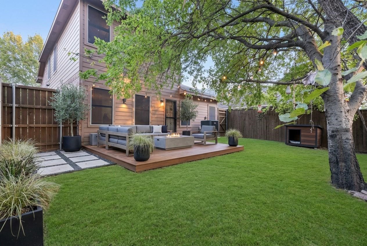 3521 Apple Valley Way