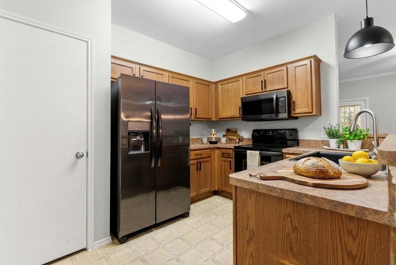3521 Apple Valley Way