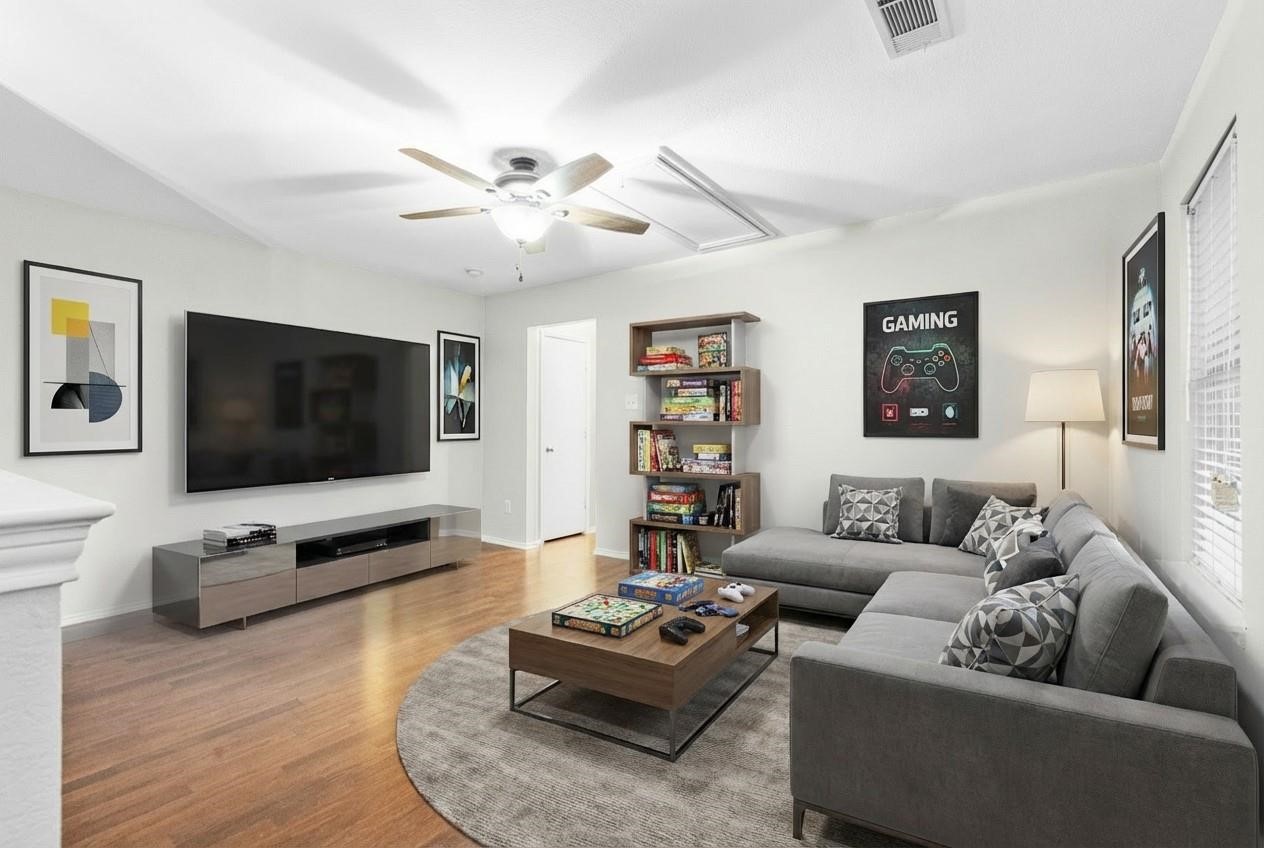 3521 Apple Valley Way