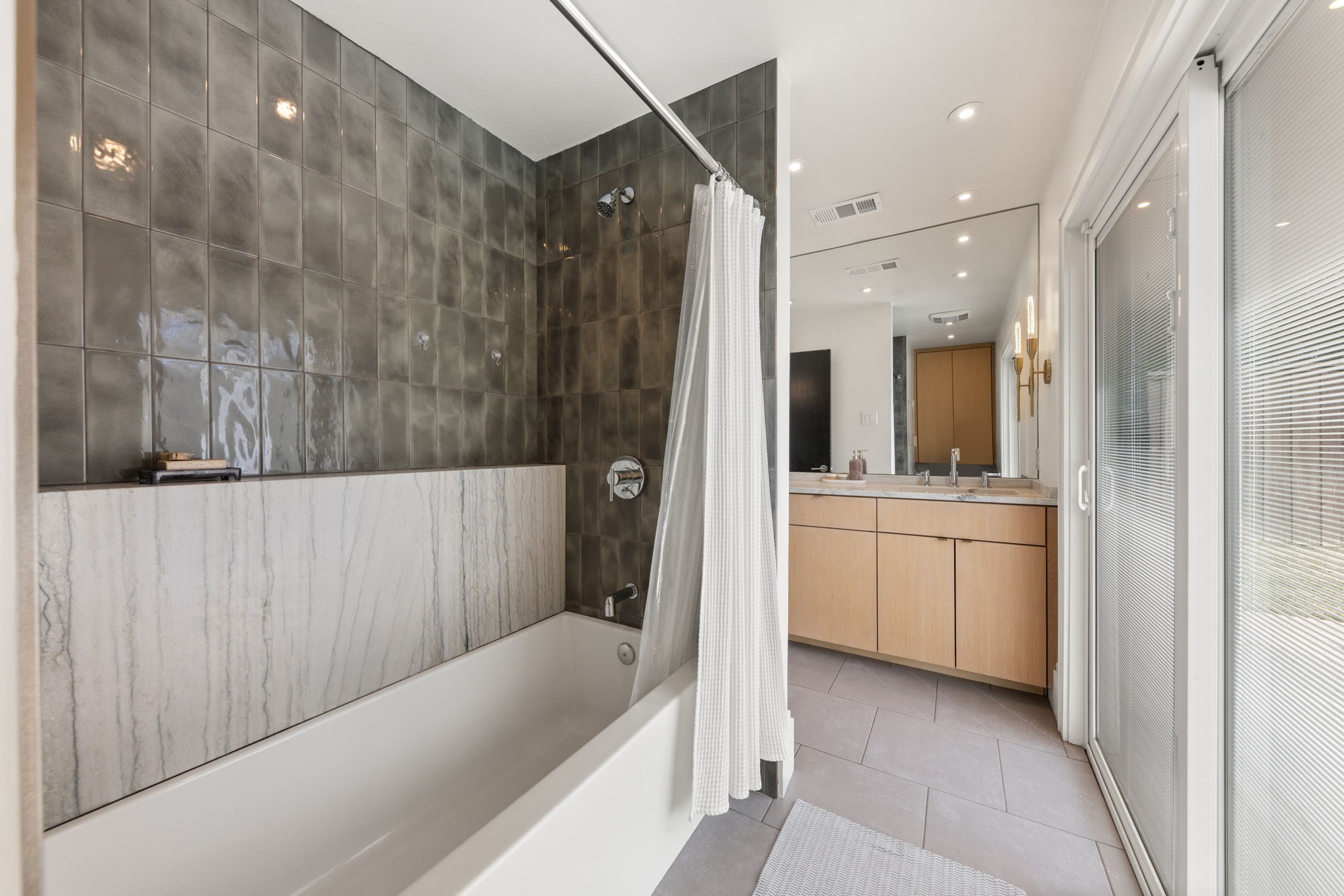 4932 Hollow Ridge