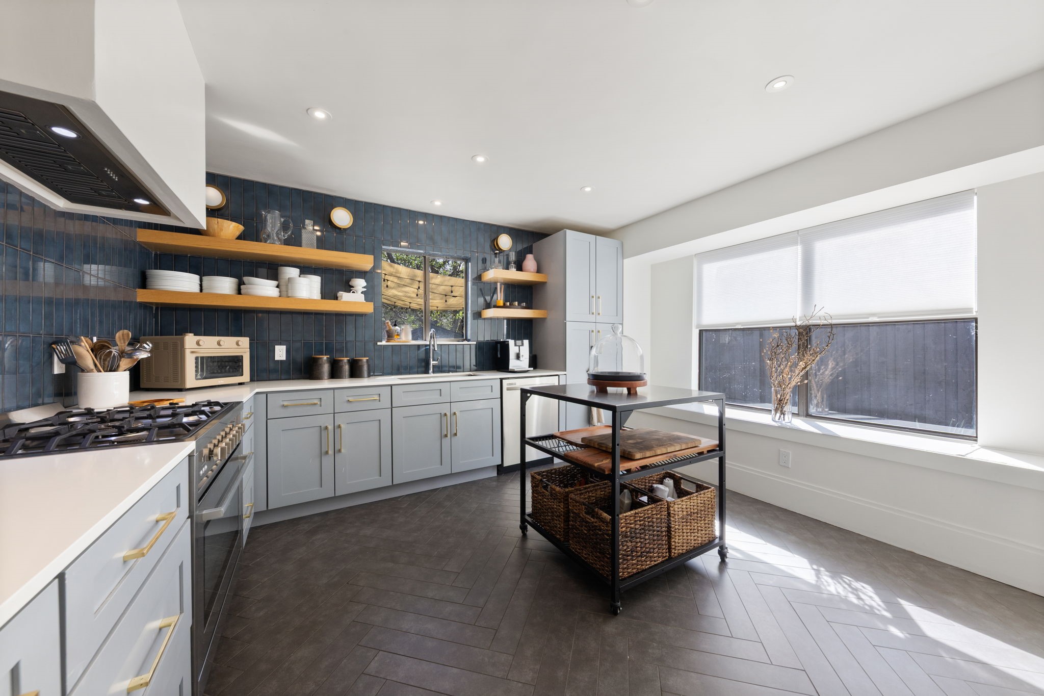 4932 Hollow Ridge