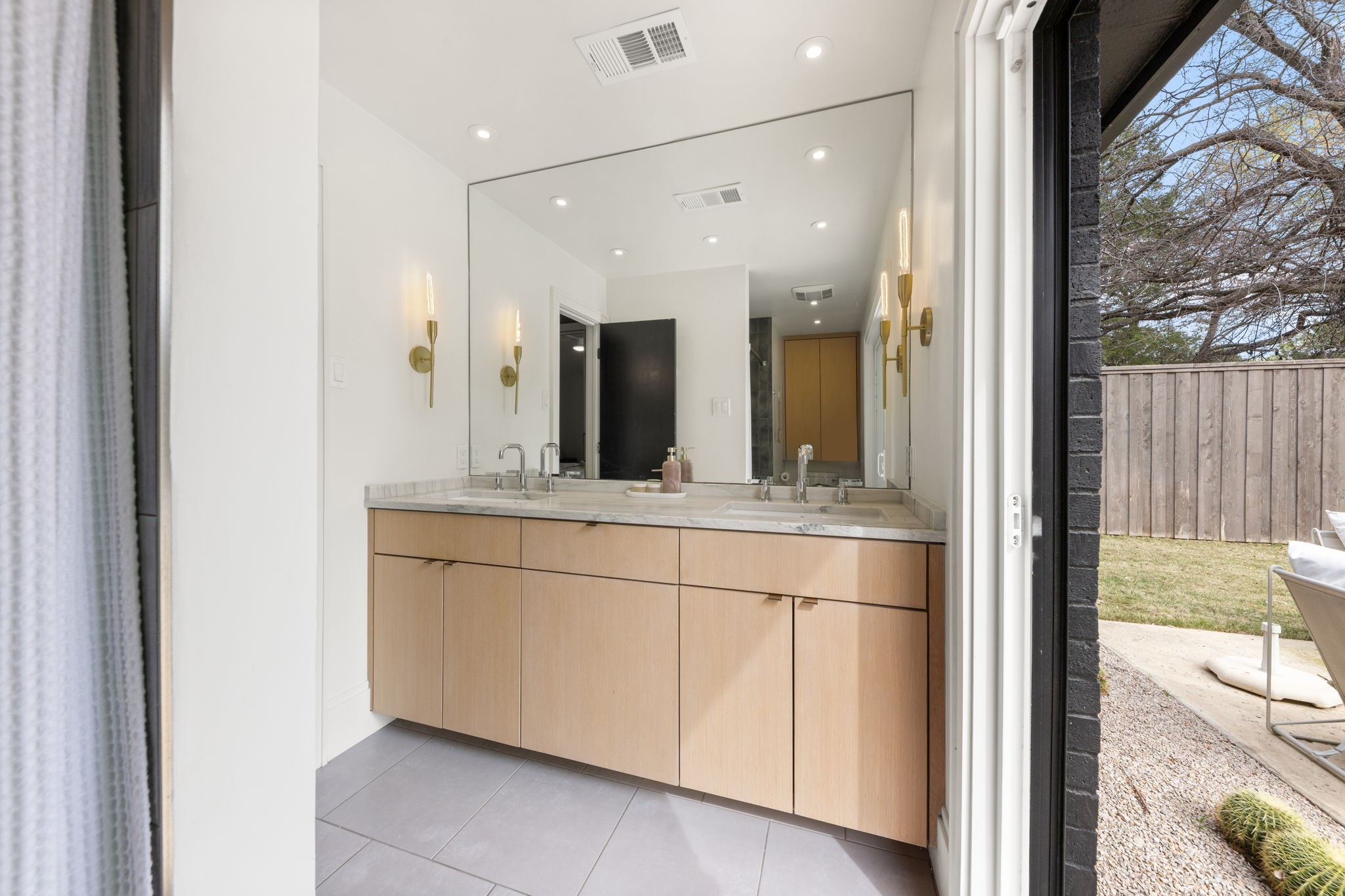 4932 Hollow Ridge
