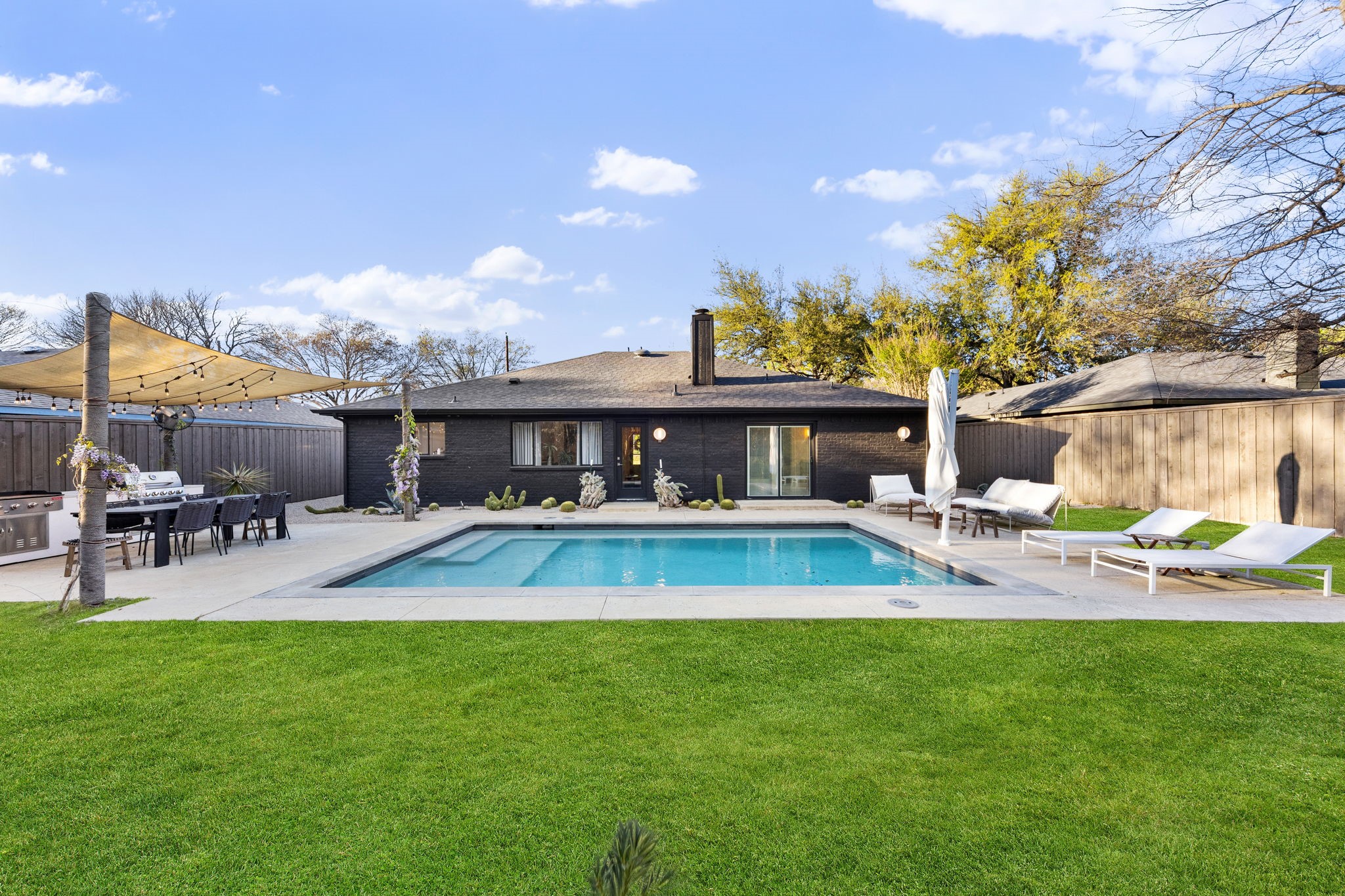 4932 Hollow Ridge