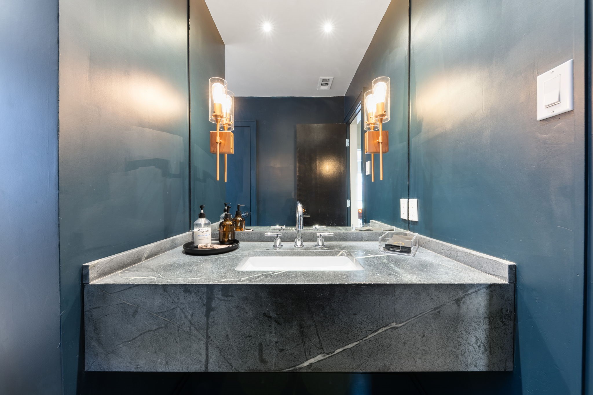 4932 Hollow Ridge