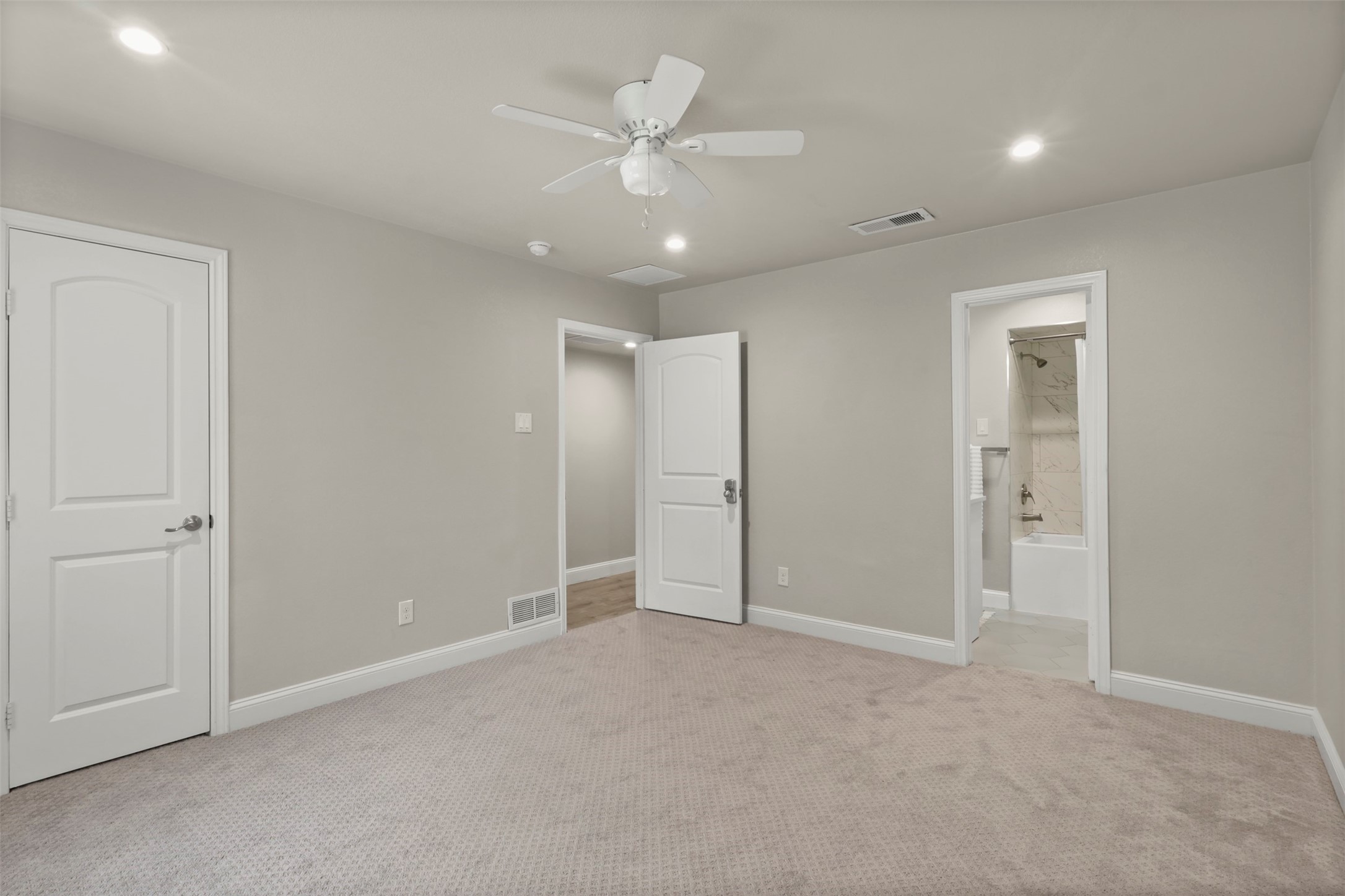 6350 Glennox Lane