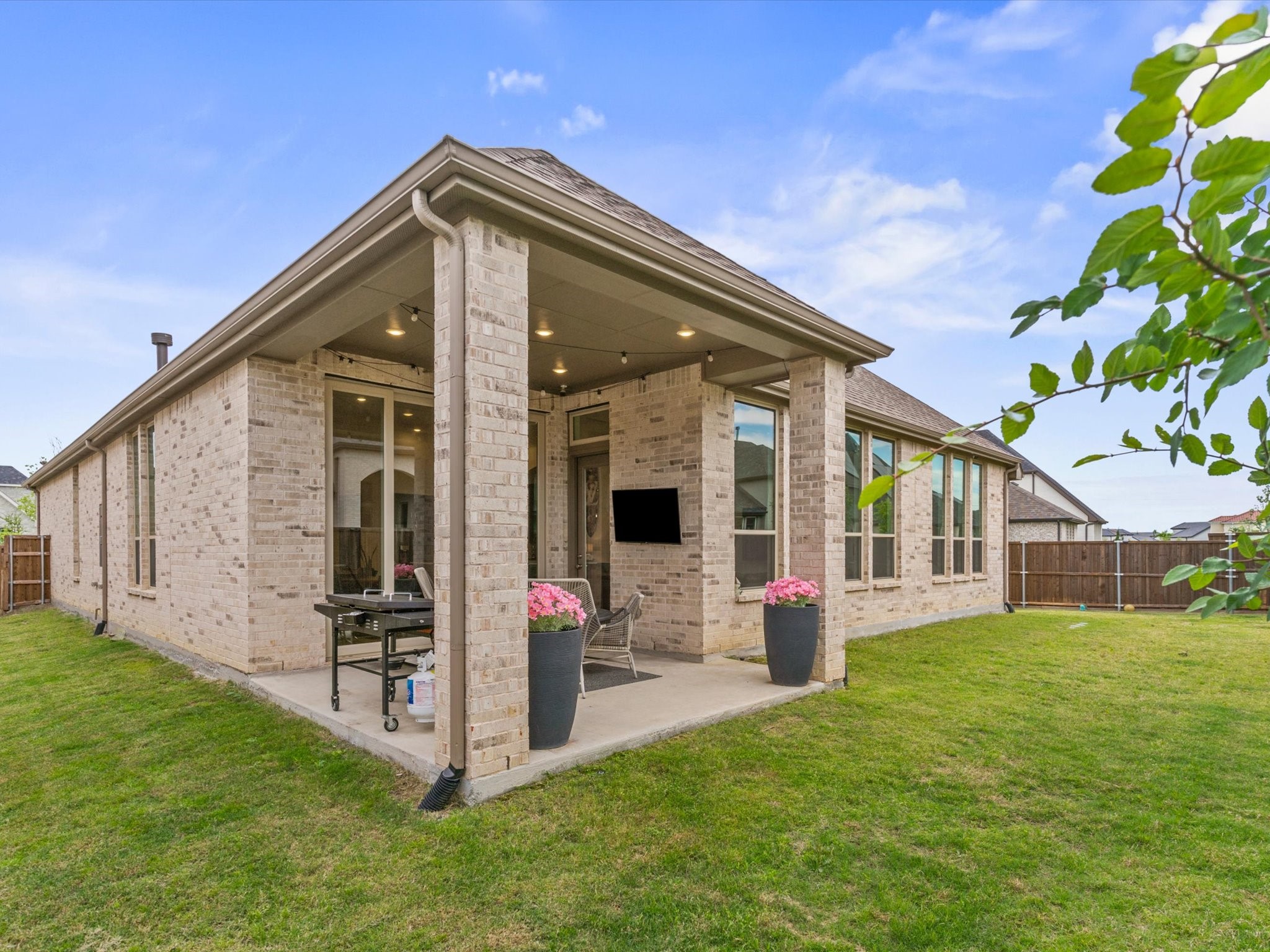 2370 Rainforest Drive