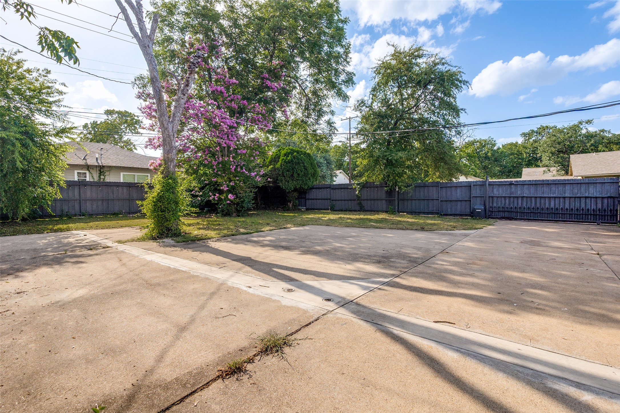 711 S Rosemont Avenue