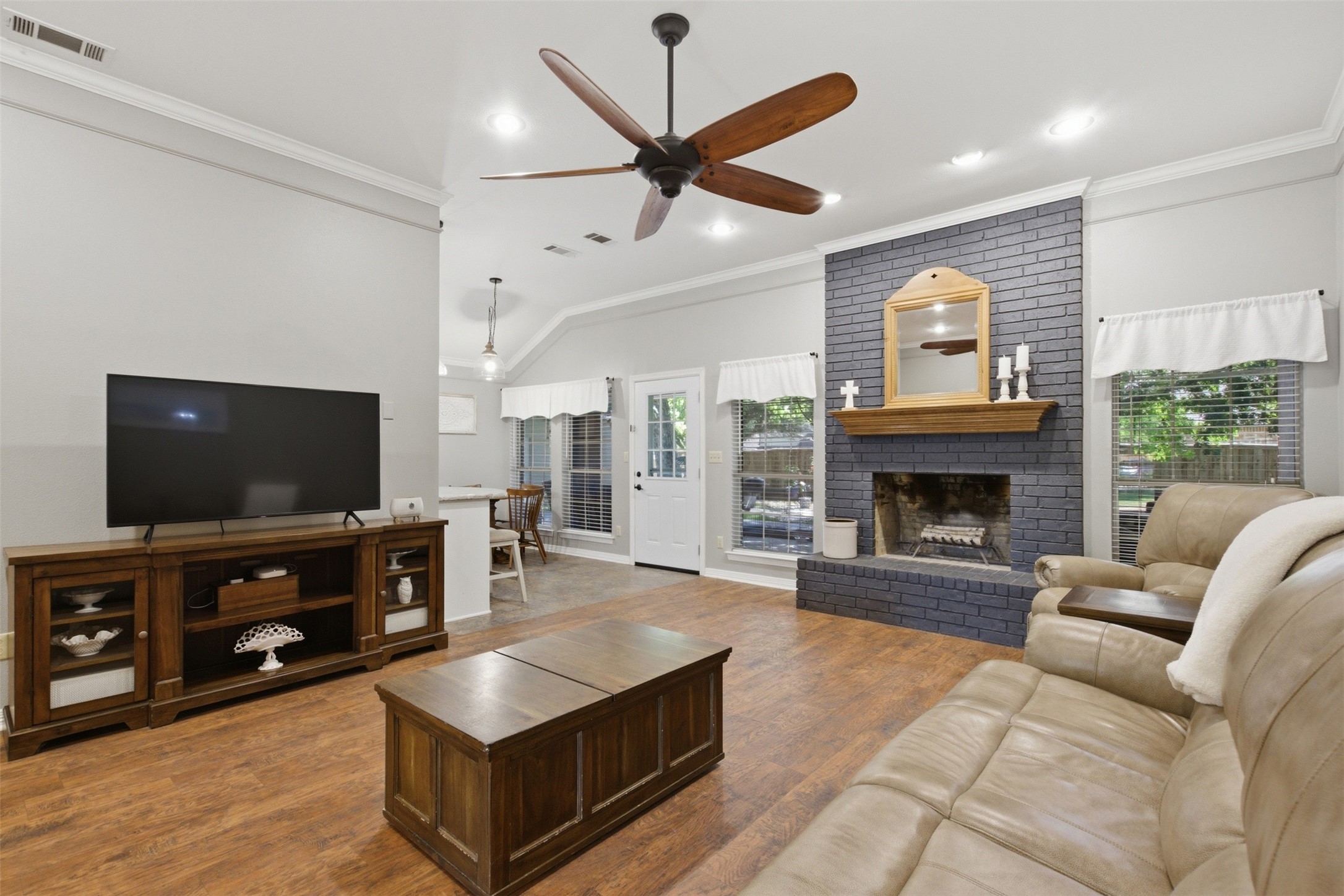 2505 Hillview Court