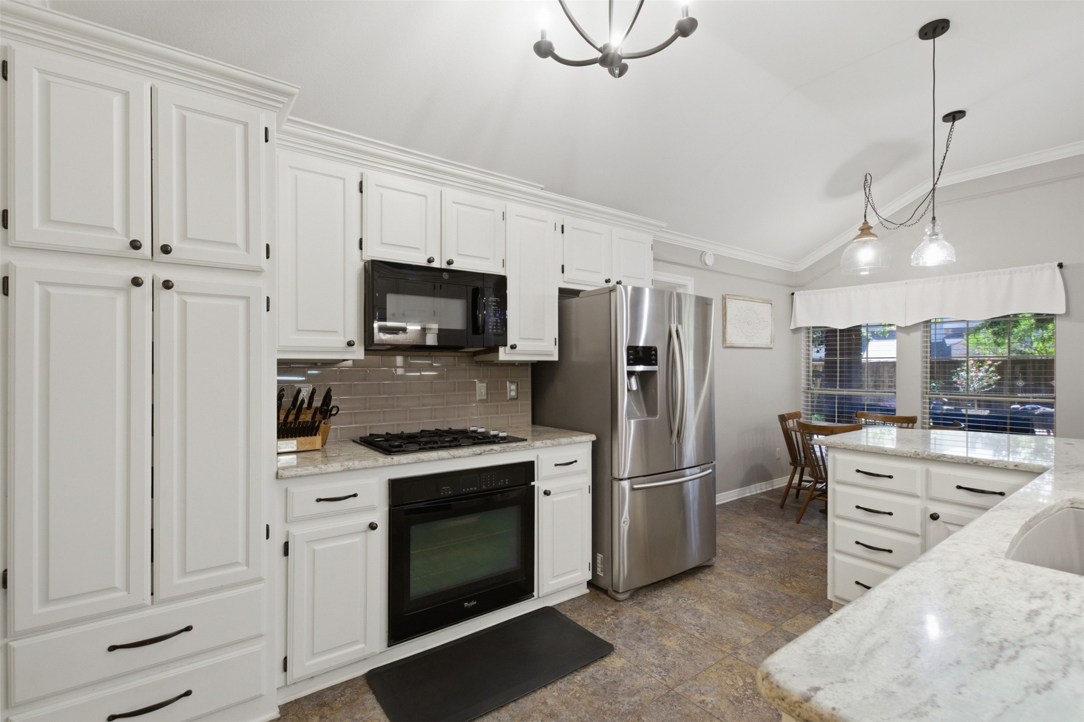 2505 Hillview Court