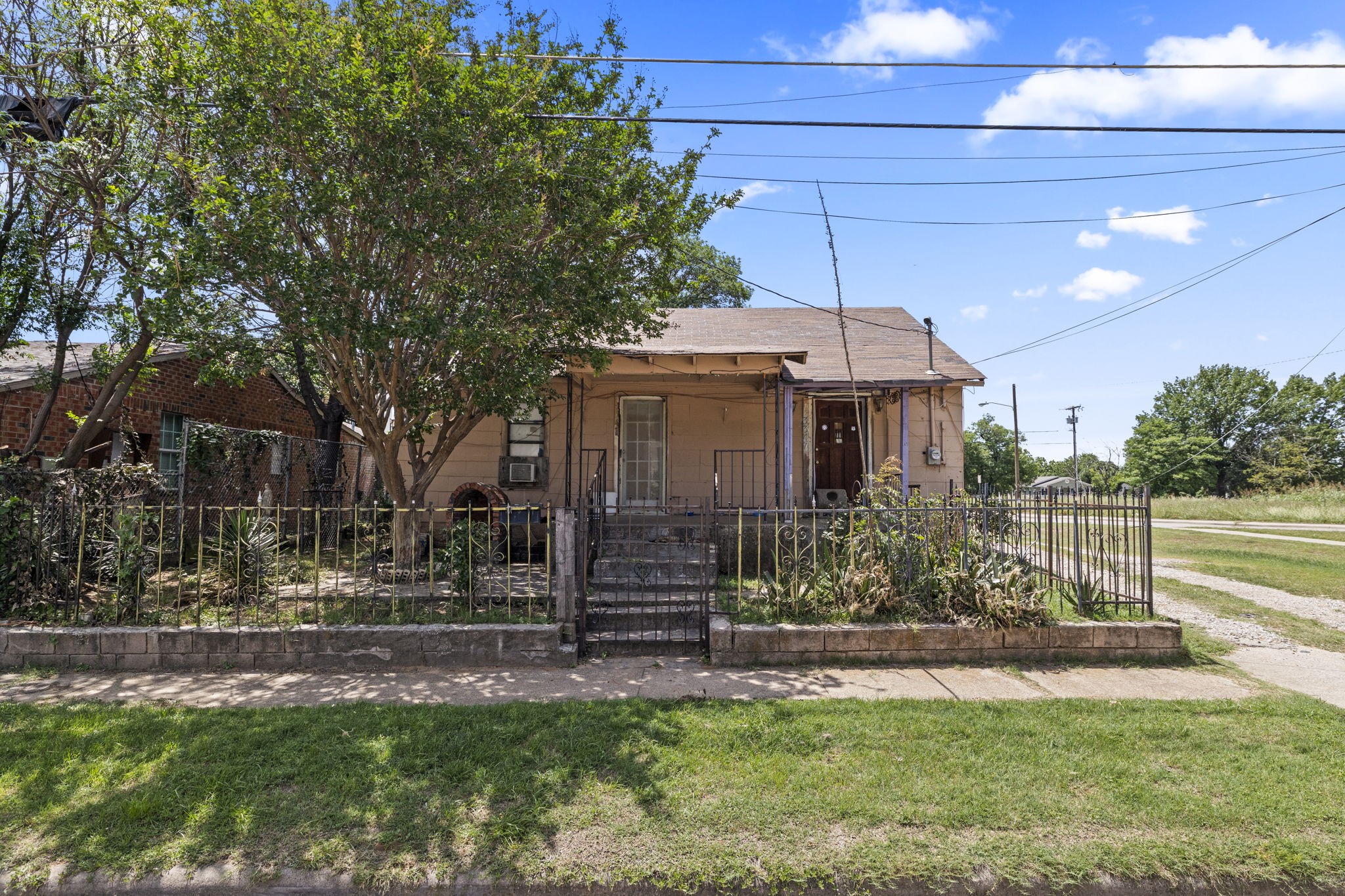 3347 Topeka Avenue