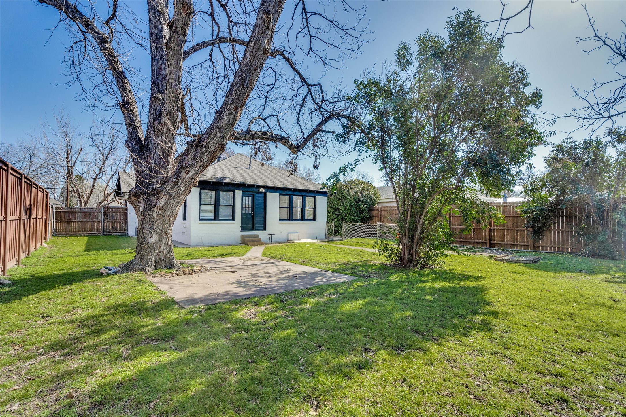 5011 Parkland Avenue