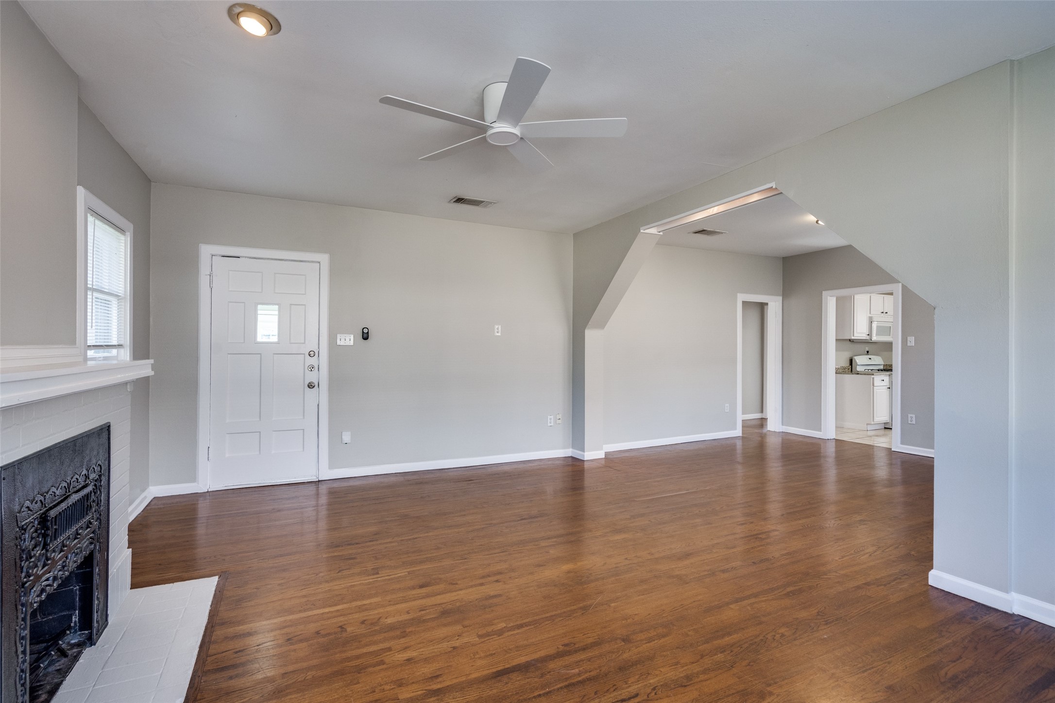 5011 Parkland Avenue
