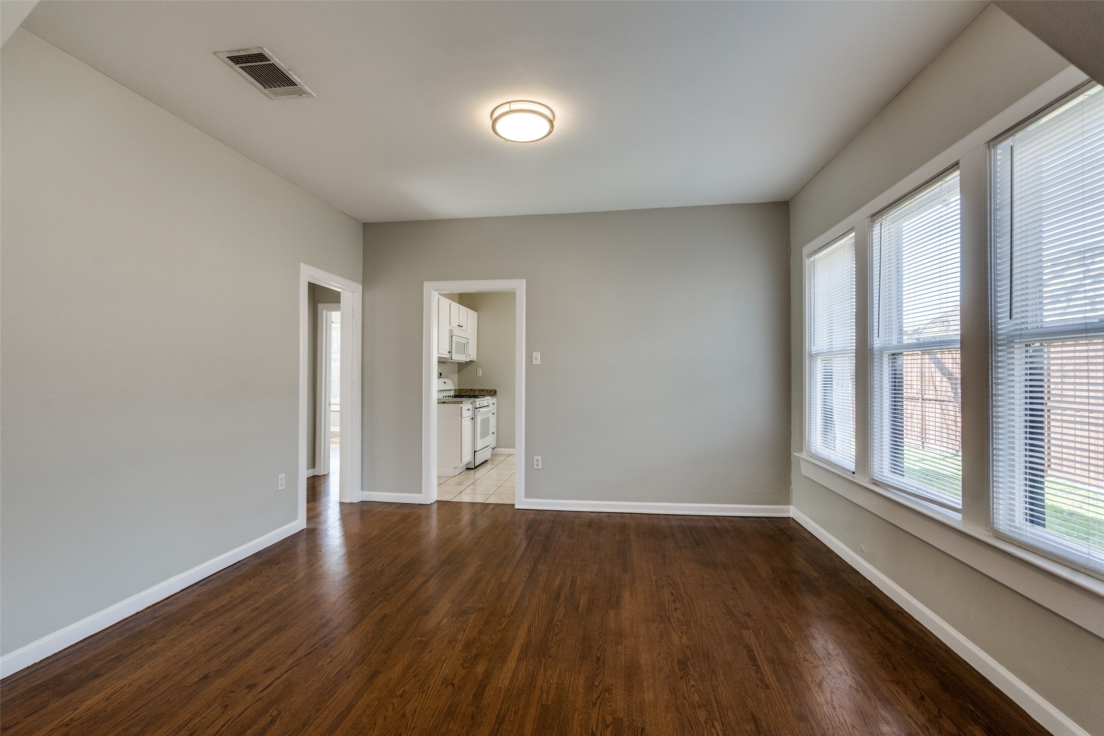 5011 Parkland Avenue