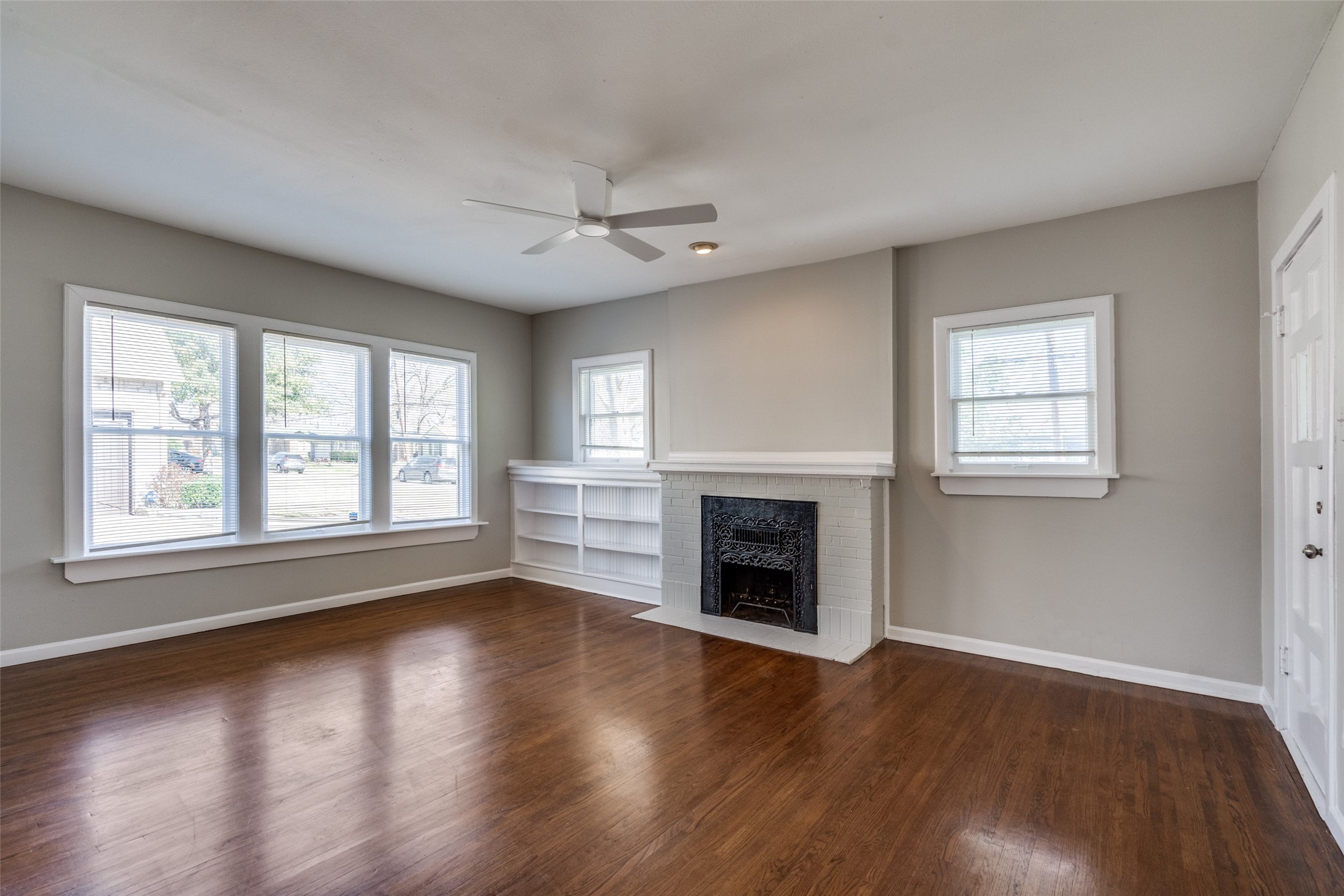 5011 Parkland Avenue