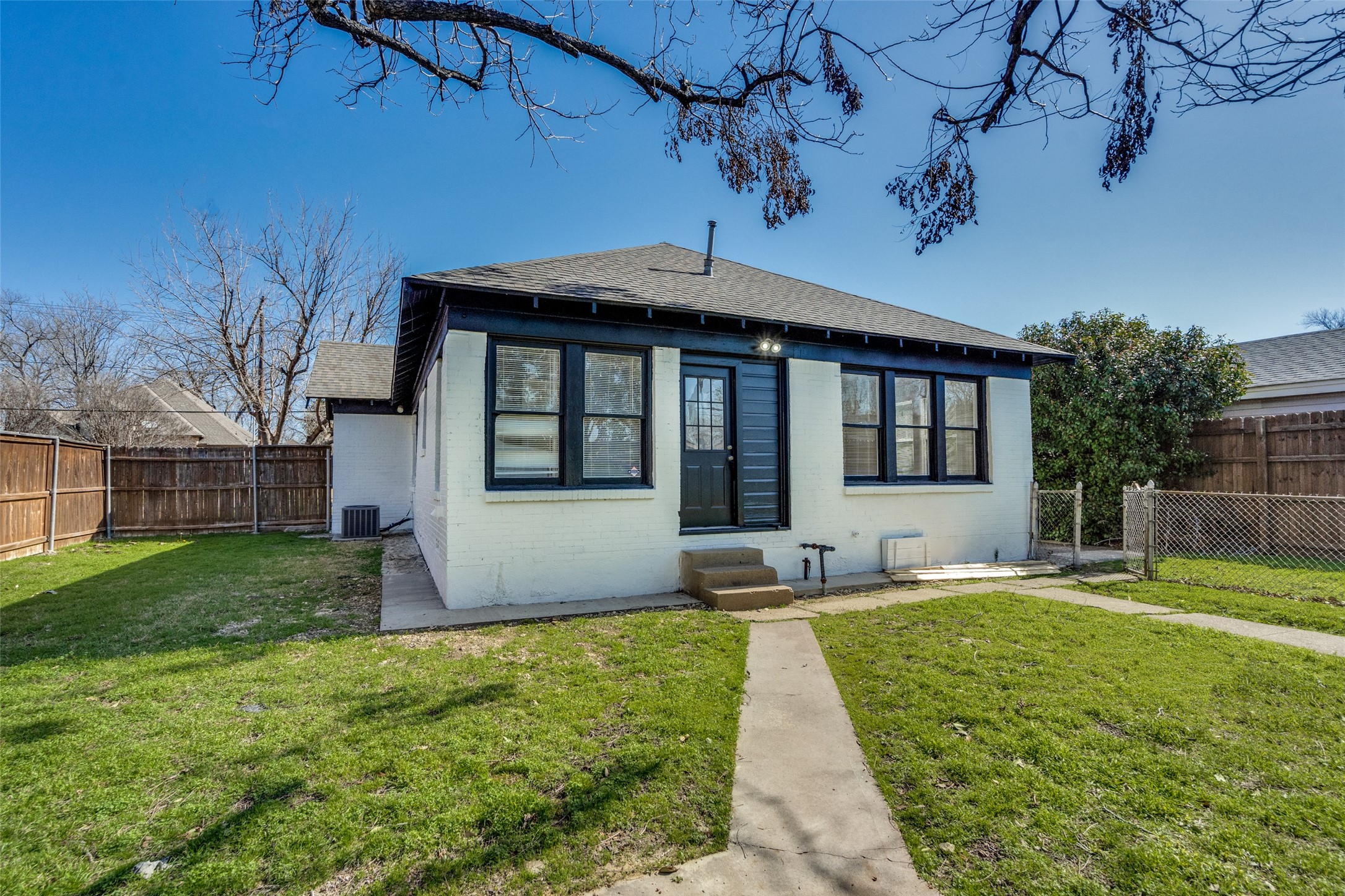5011 Parkland Avenue