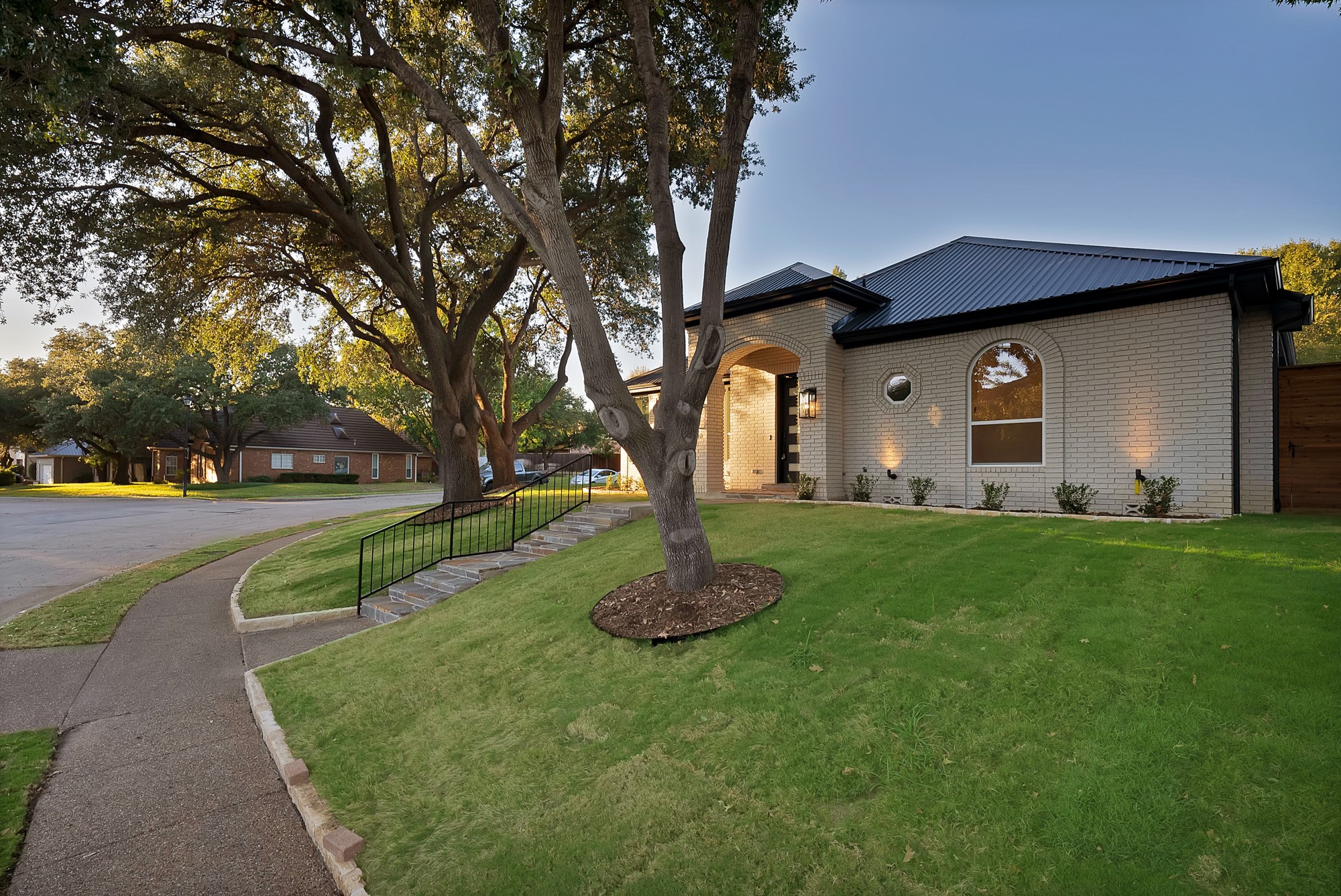 1913 Crockett Circle