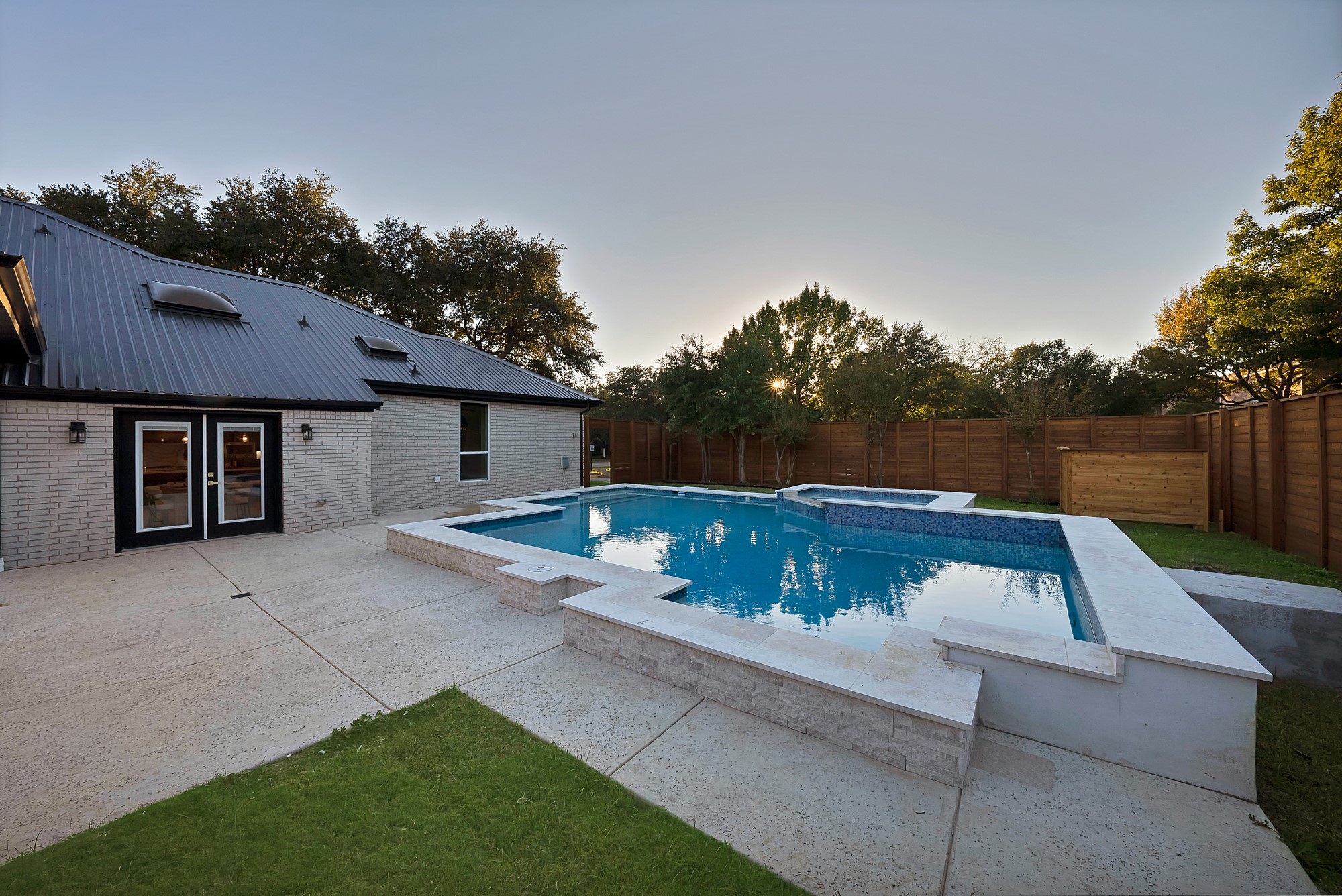 1913 Crockett Circle