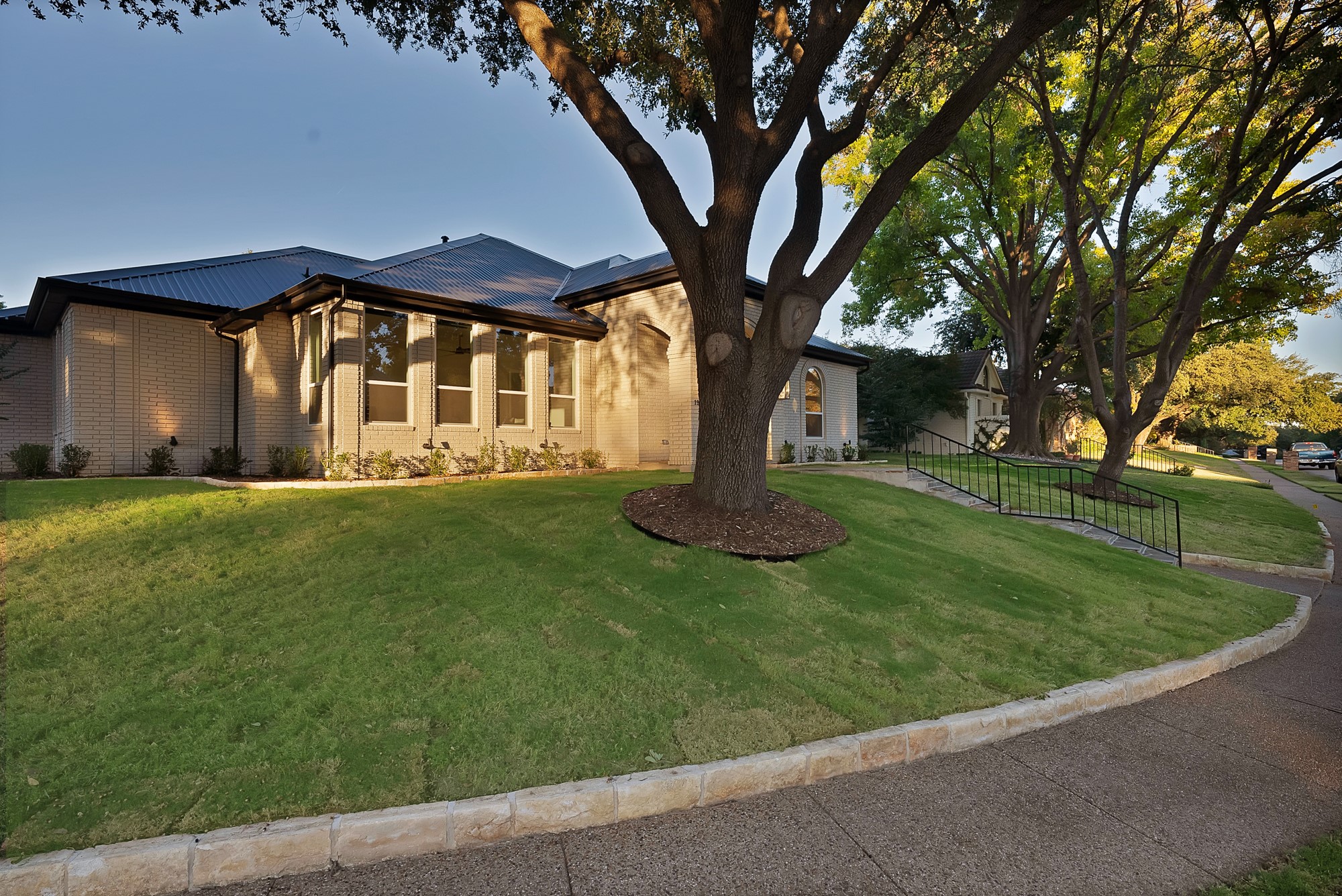 1913 Crockett Circle