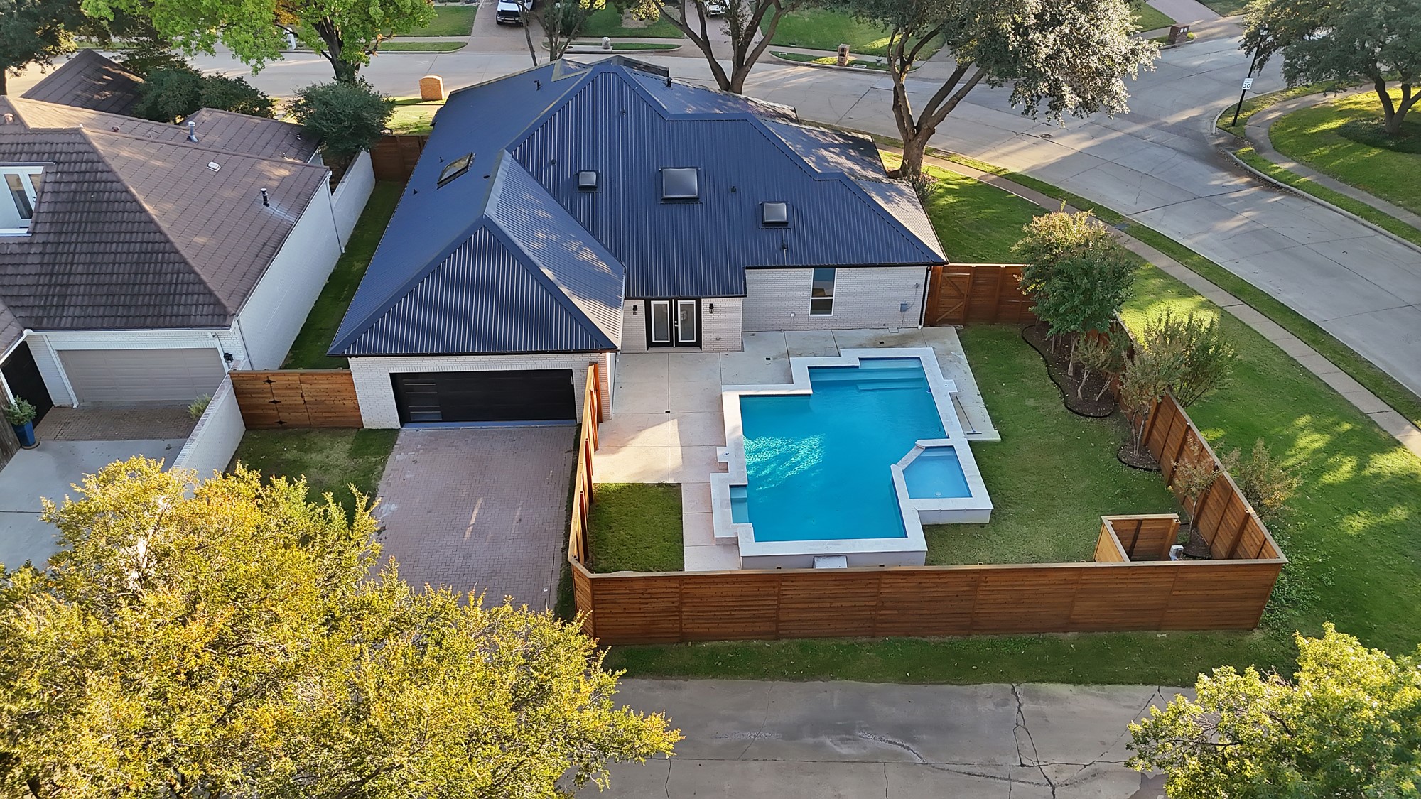 1913 Crockett Circle