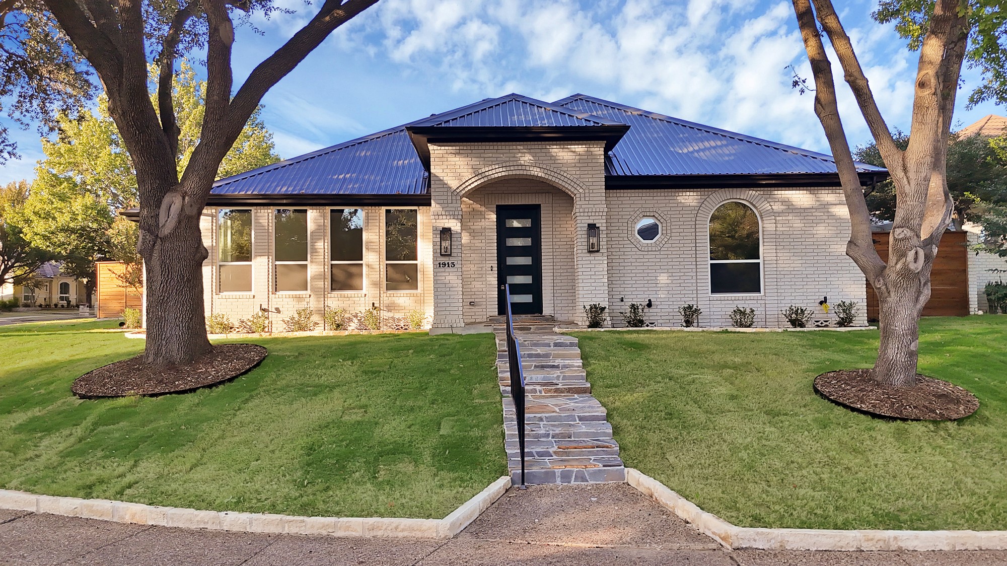 1913 Crockett Circle
