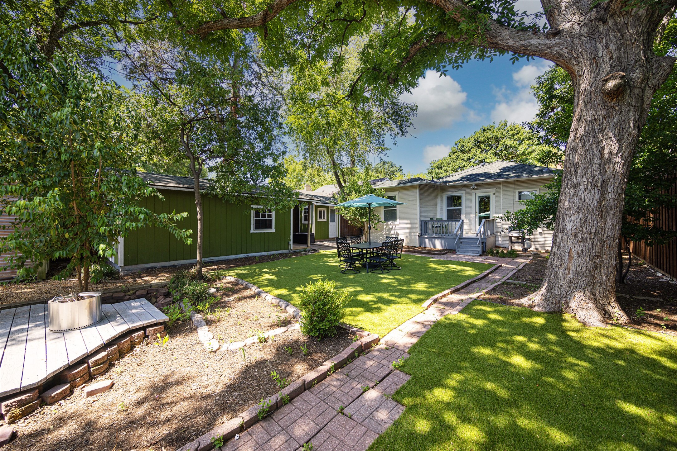 832 N Winnetka Avenue