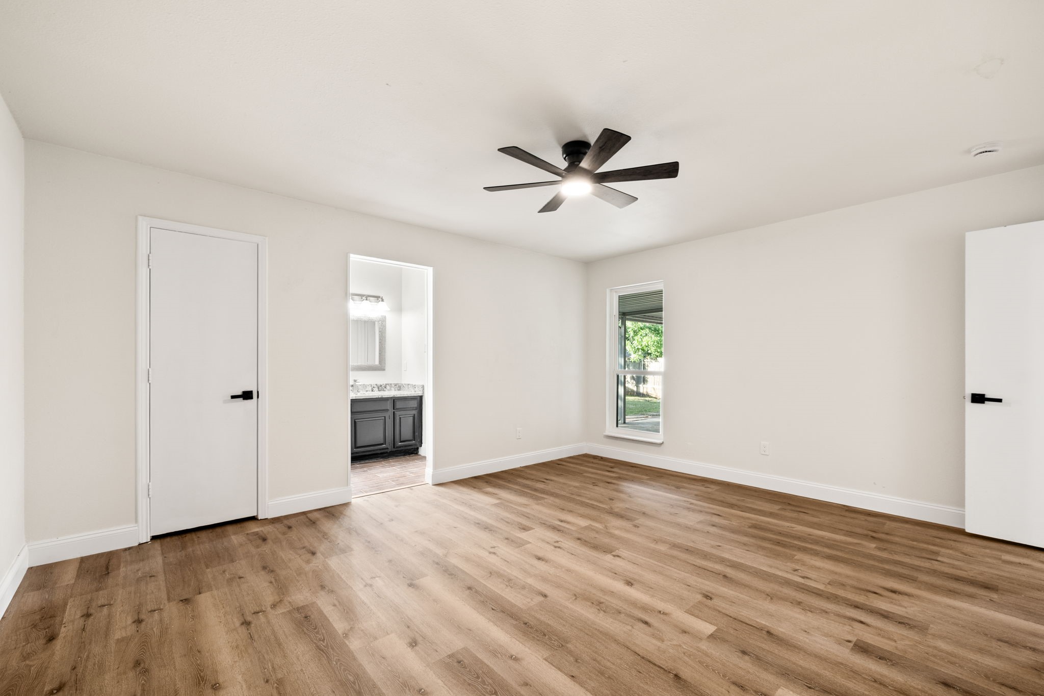 2403 Beverly Hills Lane