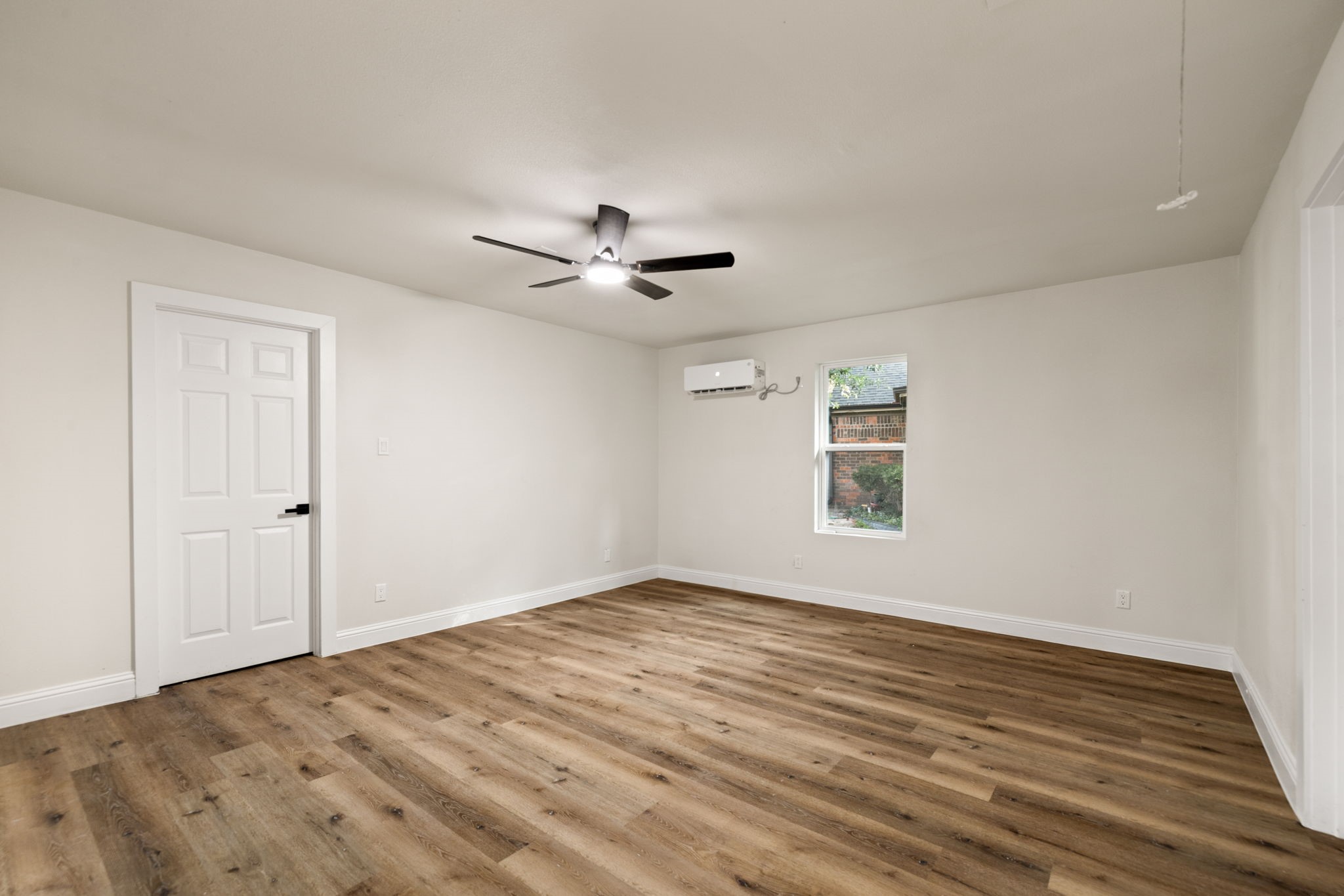 2403 Beverly Hills Lane