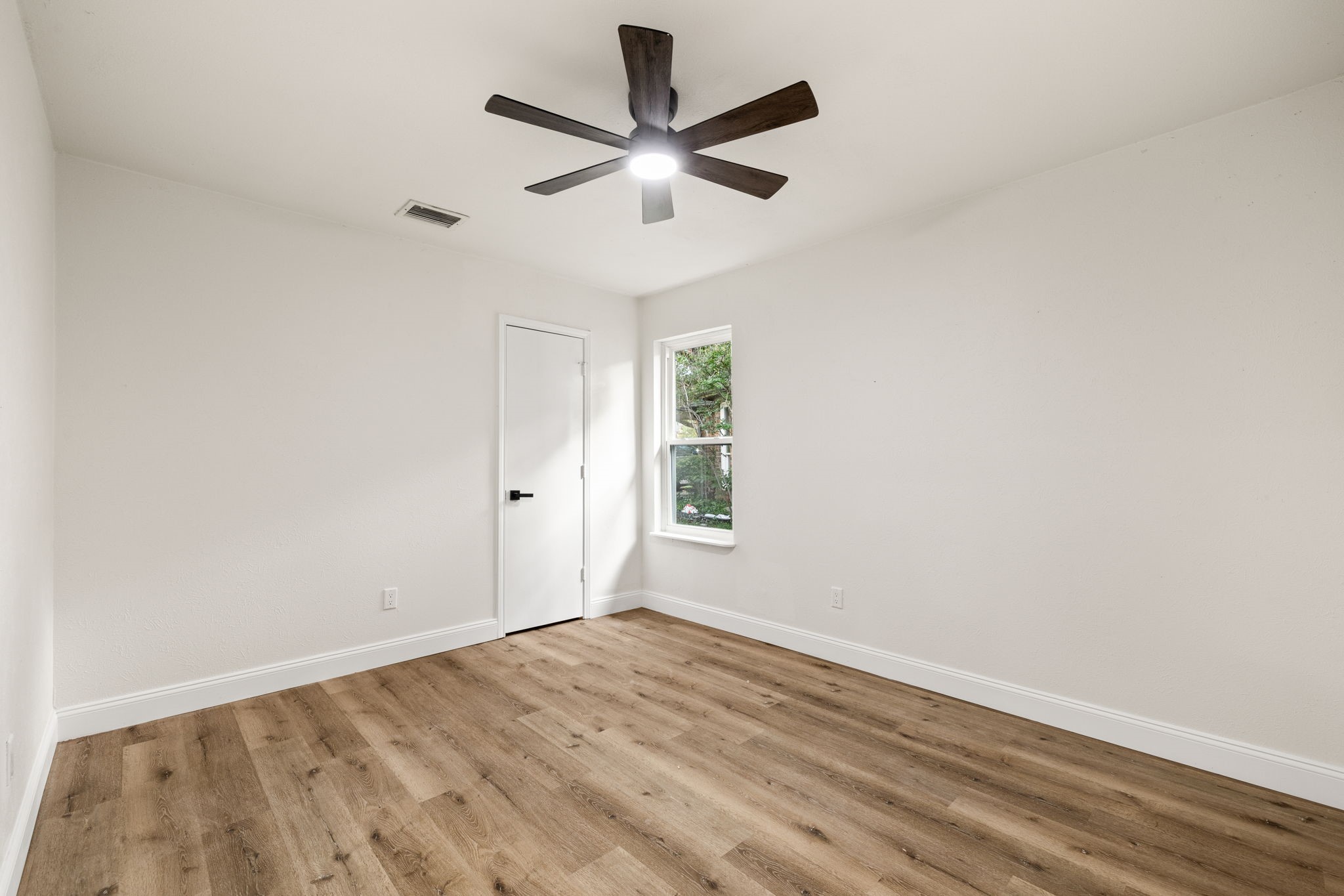 2403 Beverly Hills Lane