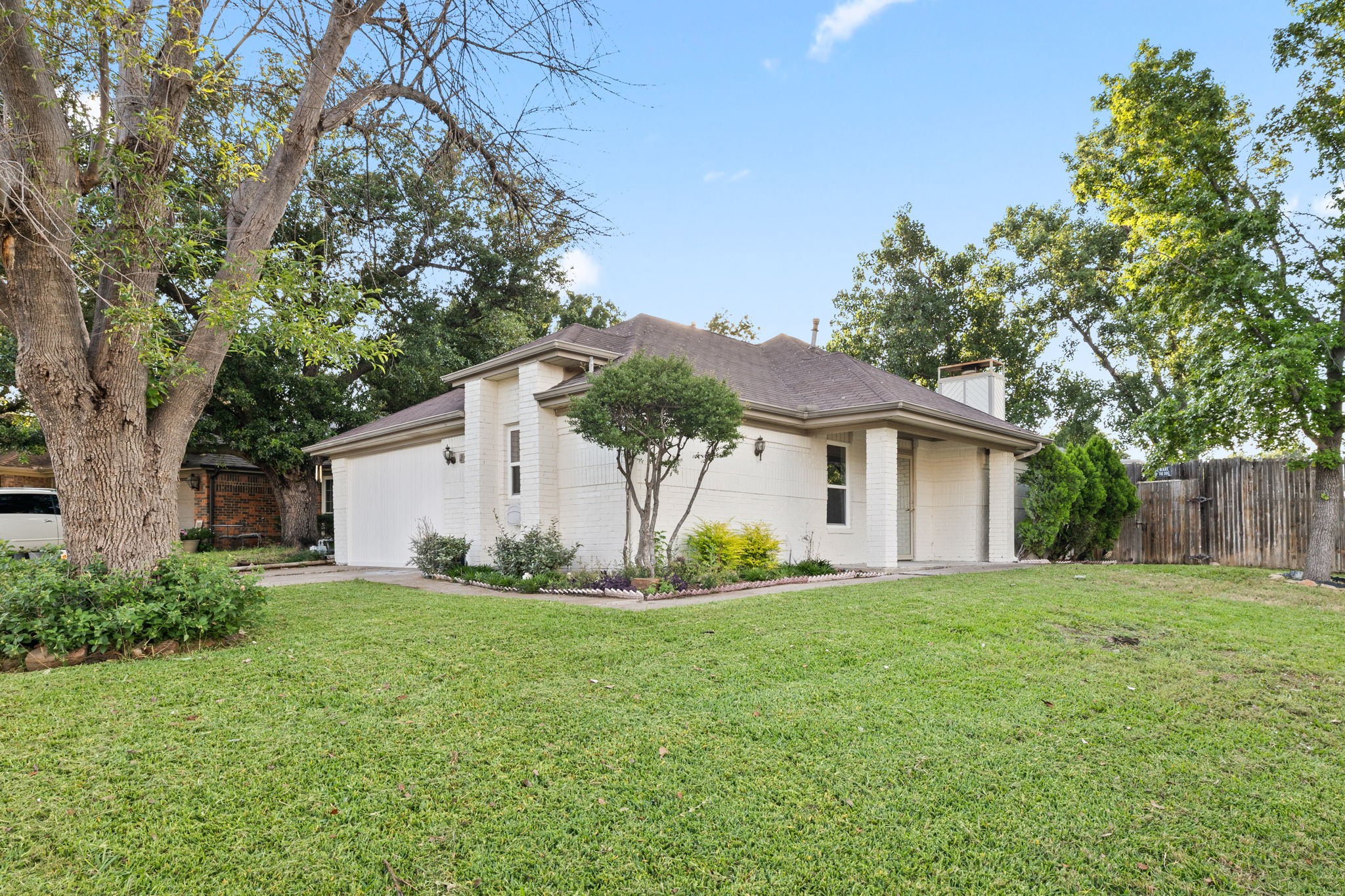 2403 Beverly Hills Lane