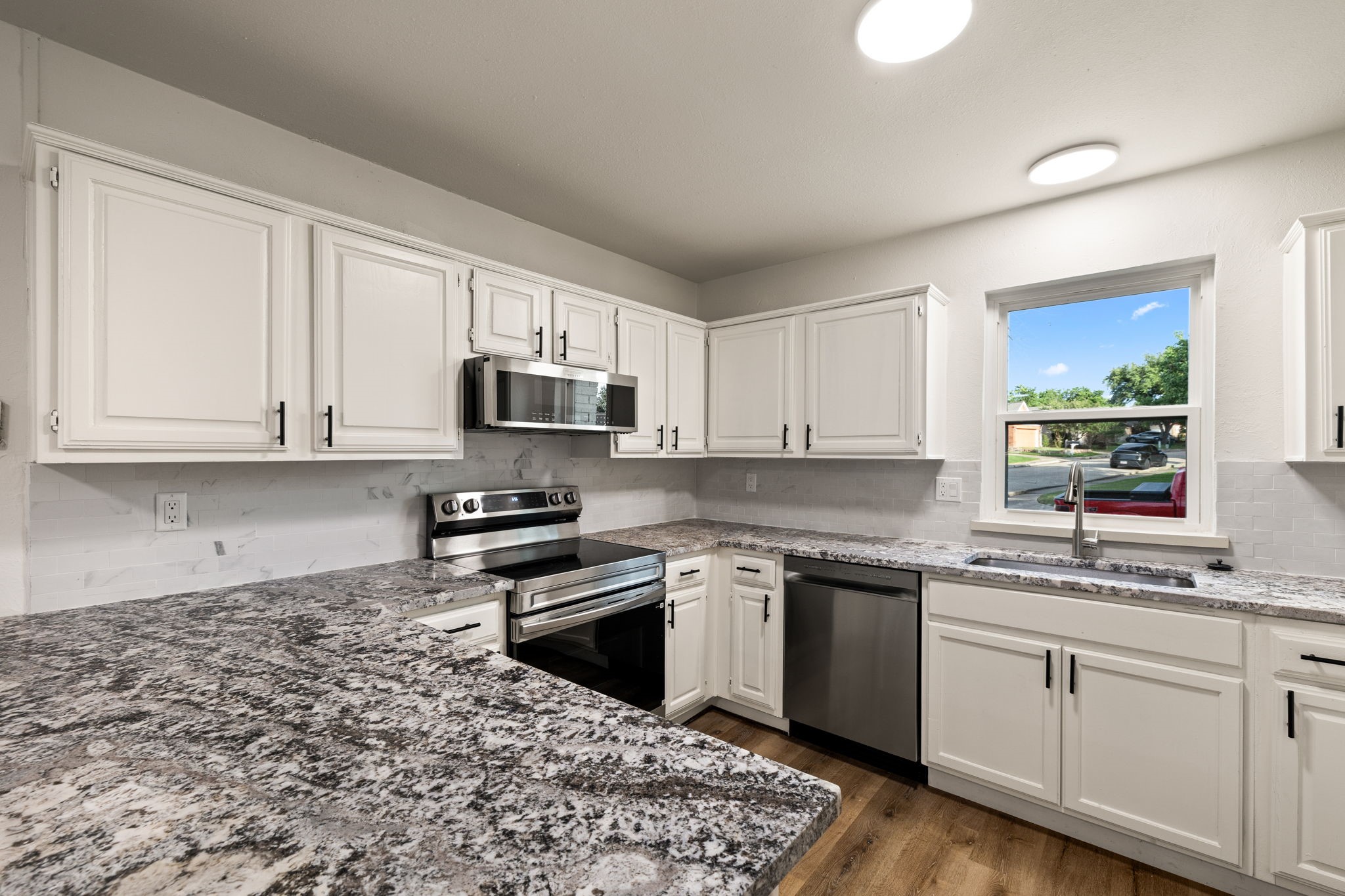 2403 Beverly Hills Lane