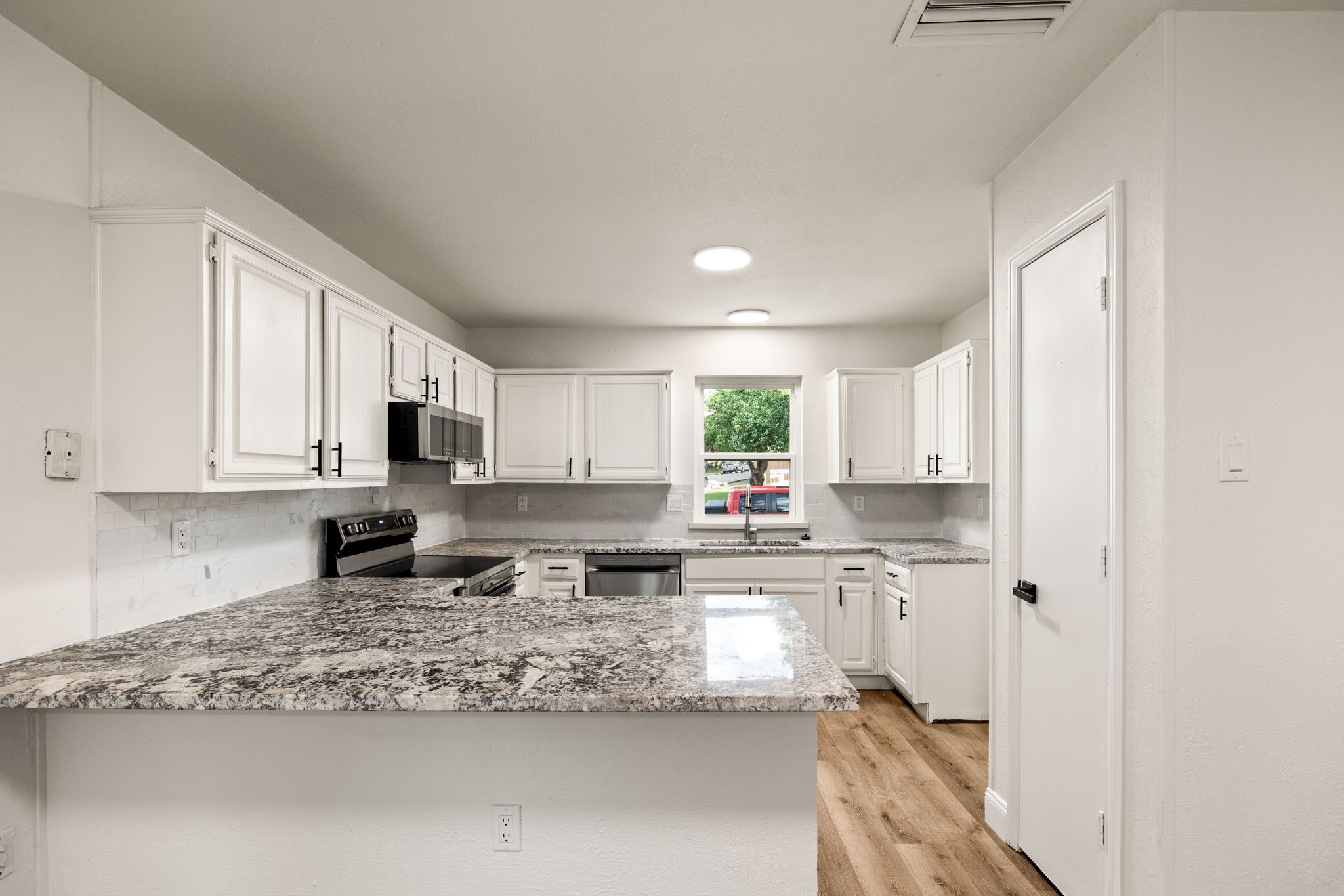 2403 Beverly Hills Lane
